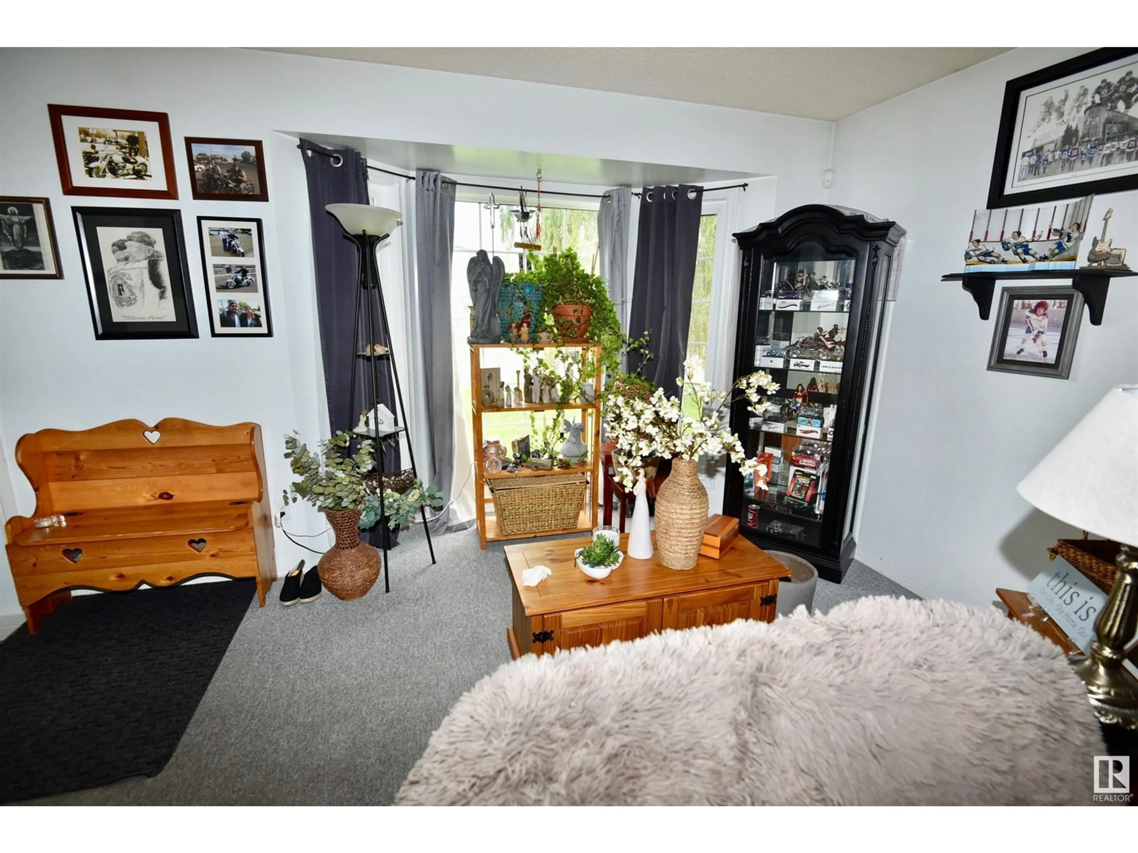 A pic of a room for 12215 63 ST, Edmonton Alberta T5W5G7