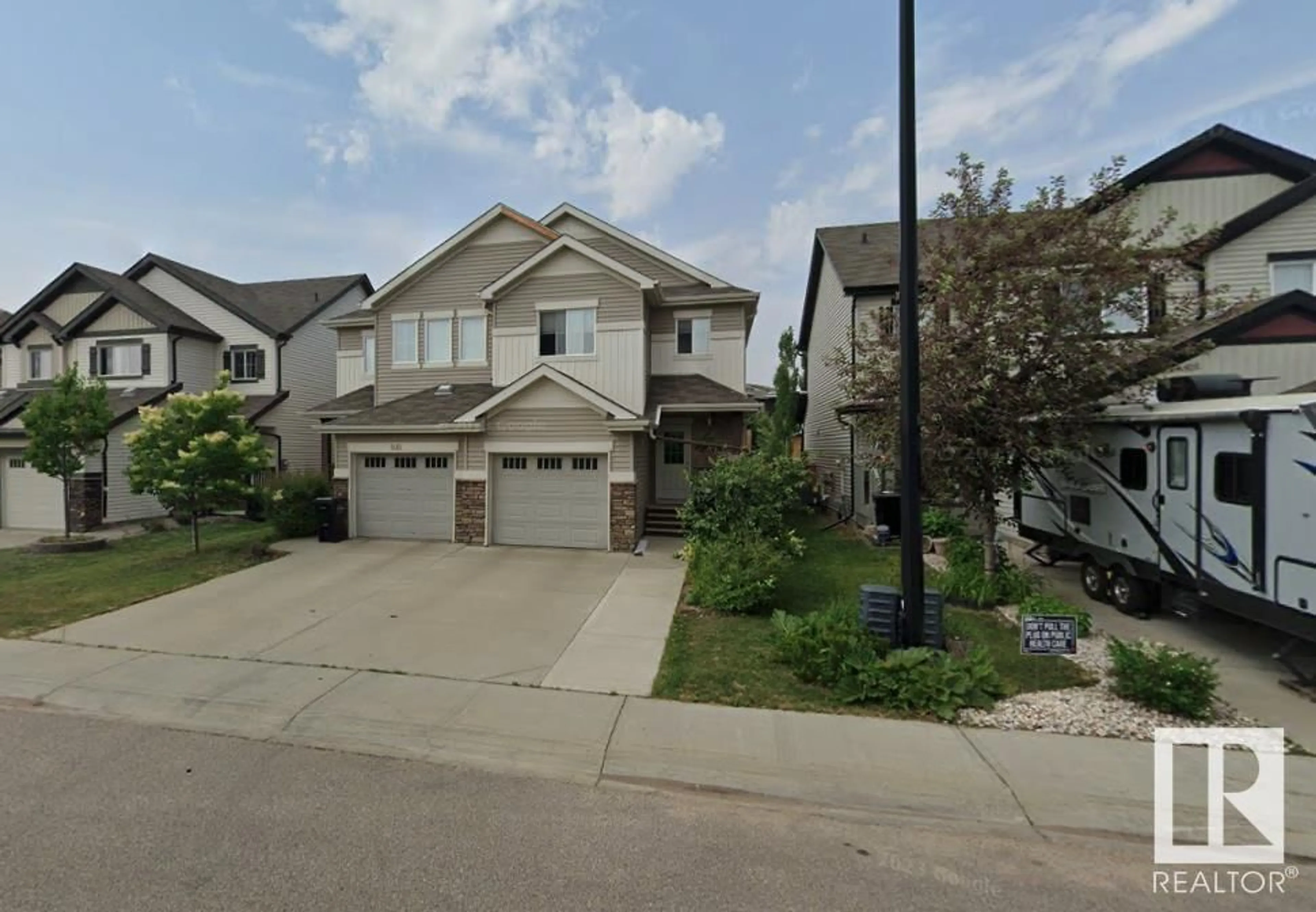 A pic from outside/outdoor area/front of a property/back of a property/a pic from drone, street for SW - 1418 60 ST, Edmonton Alberta T6X0V8