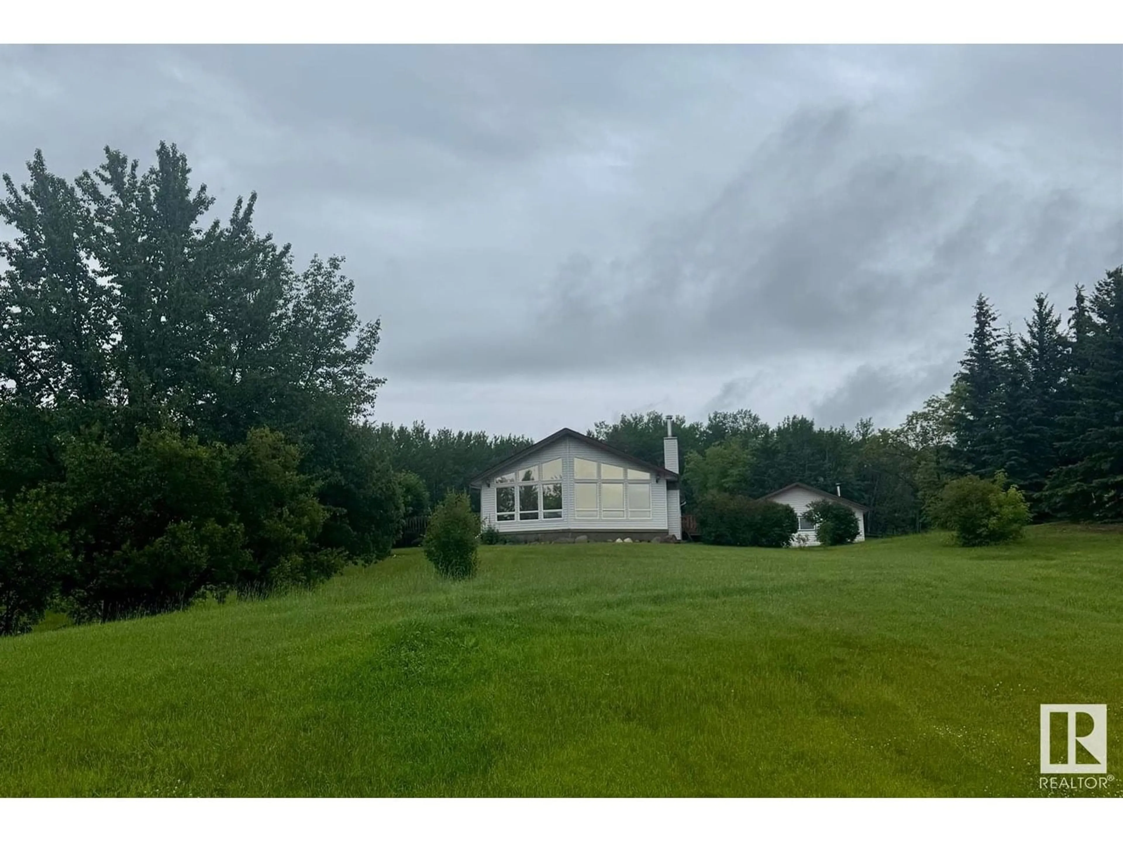 A pic from outside/outdoor area/front of a property/back of a property/a pic from drone, water/lake/river/ocean view for 517 BEAR CRESCENT, Rural Smoky Lake County Alberta T0A3C0