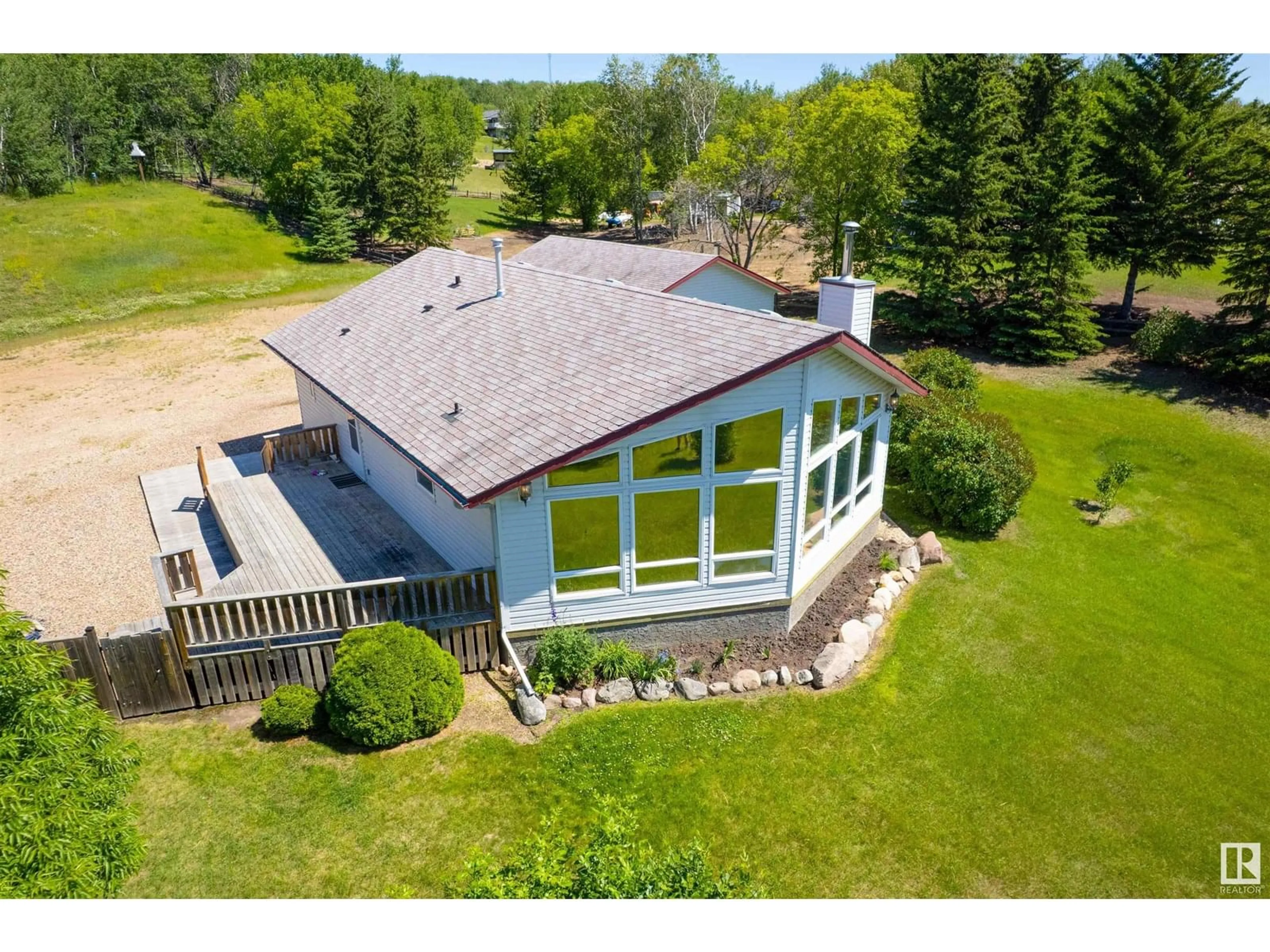 A pic from outside/outdoor area/front of a property/back of a property/a pic from drone, water/lake/river/ocean view for 517 BEAR CRESCENT, Rural Smoky Lake County Alberta T0A3C0