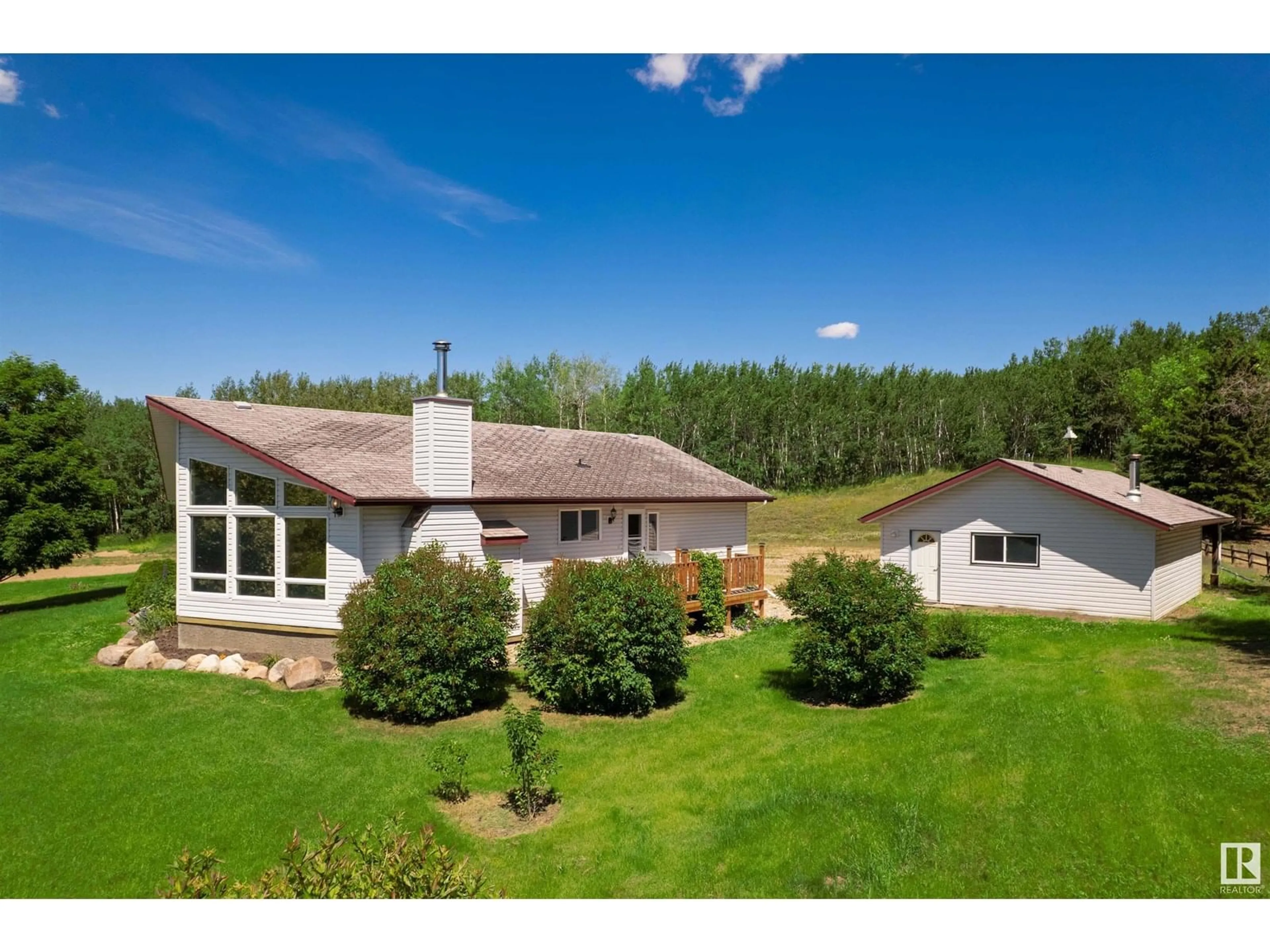 A pic from outside/outdoor area/front of a property/back of a property/a pic from drone, unknown for 517 BEAR CRESCENT, Rural Smoky Lake County Alberta T0A3C0