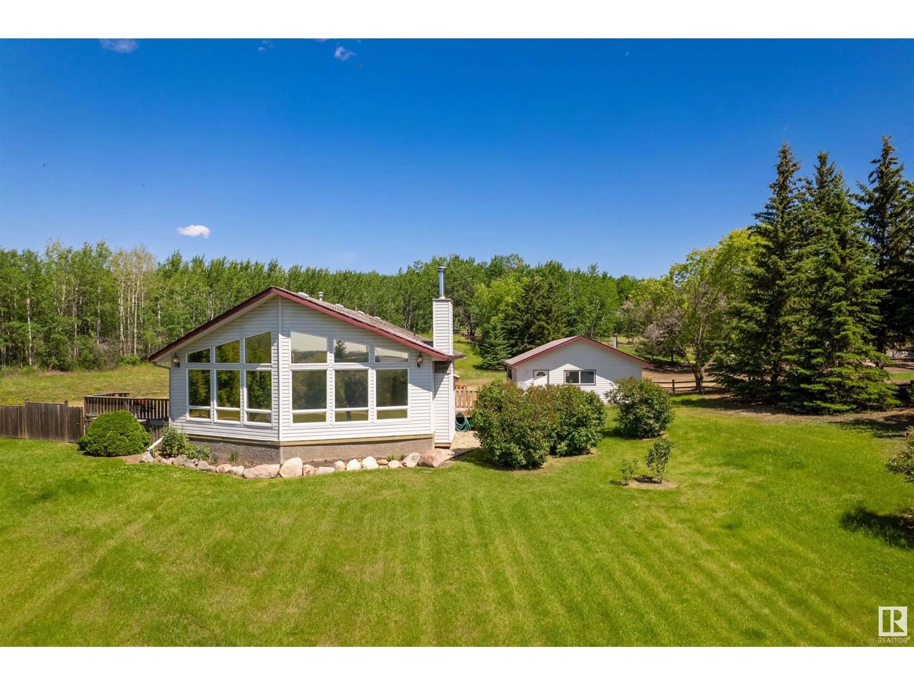 A pic from outside/outdoor area/front of a property/back of a property/a pic from drone, water/lake/river/ocean view for 517 BEAR CRESCENT, Rural Smoky Lake County Alberta T0A3C0