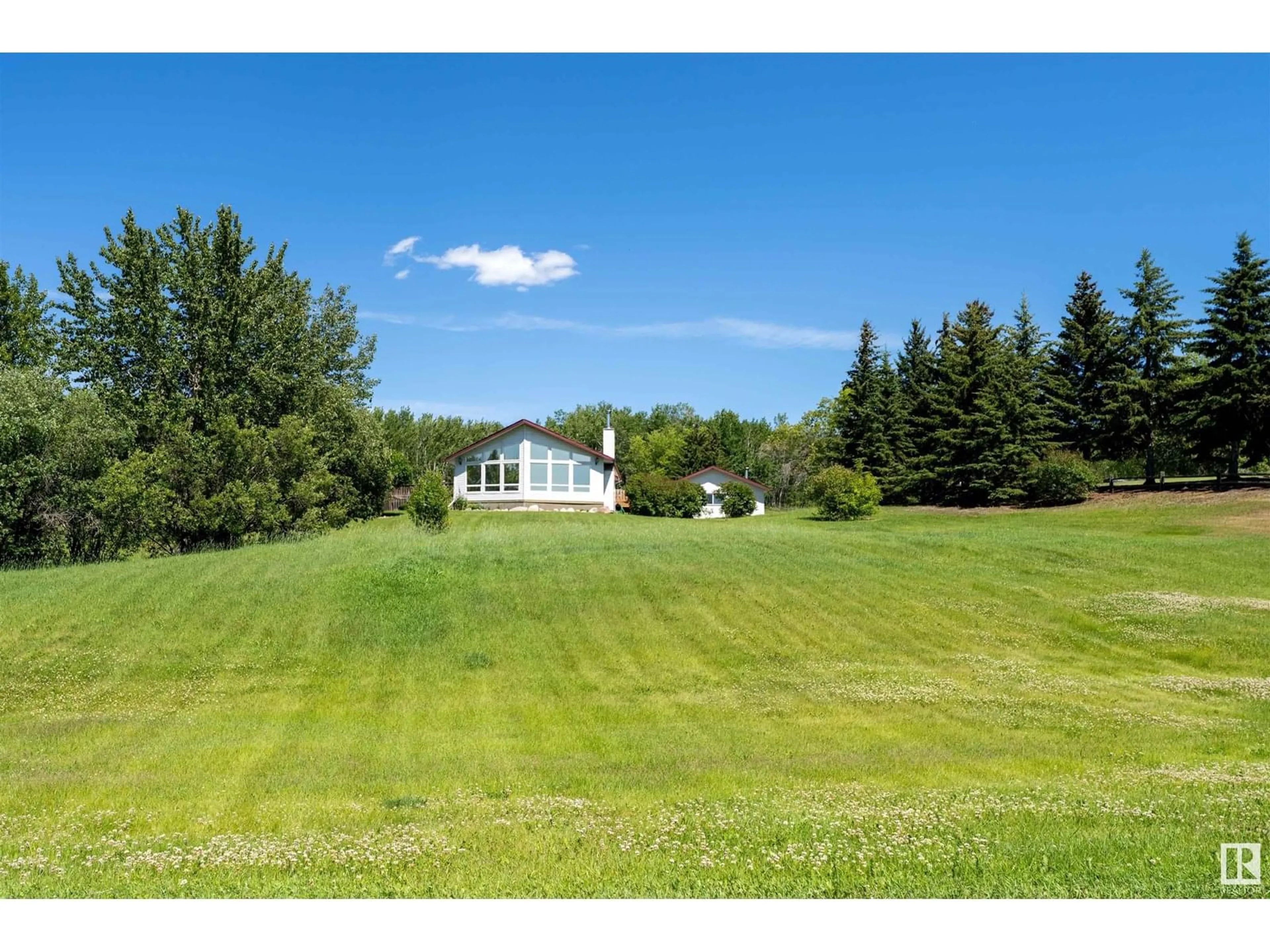 A pic from outside/outdoor area/front of a property/back of a property/a pic from drone, unknown for 517 BEAR CRESCENT, Rural Smoky Lake County Alberta T0A3C0