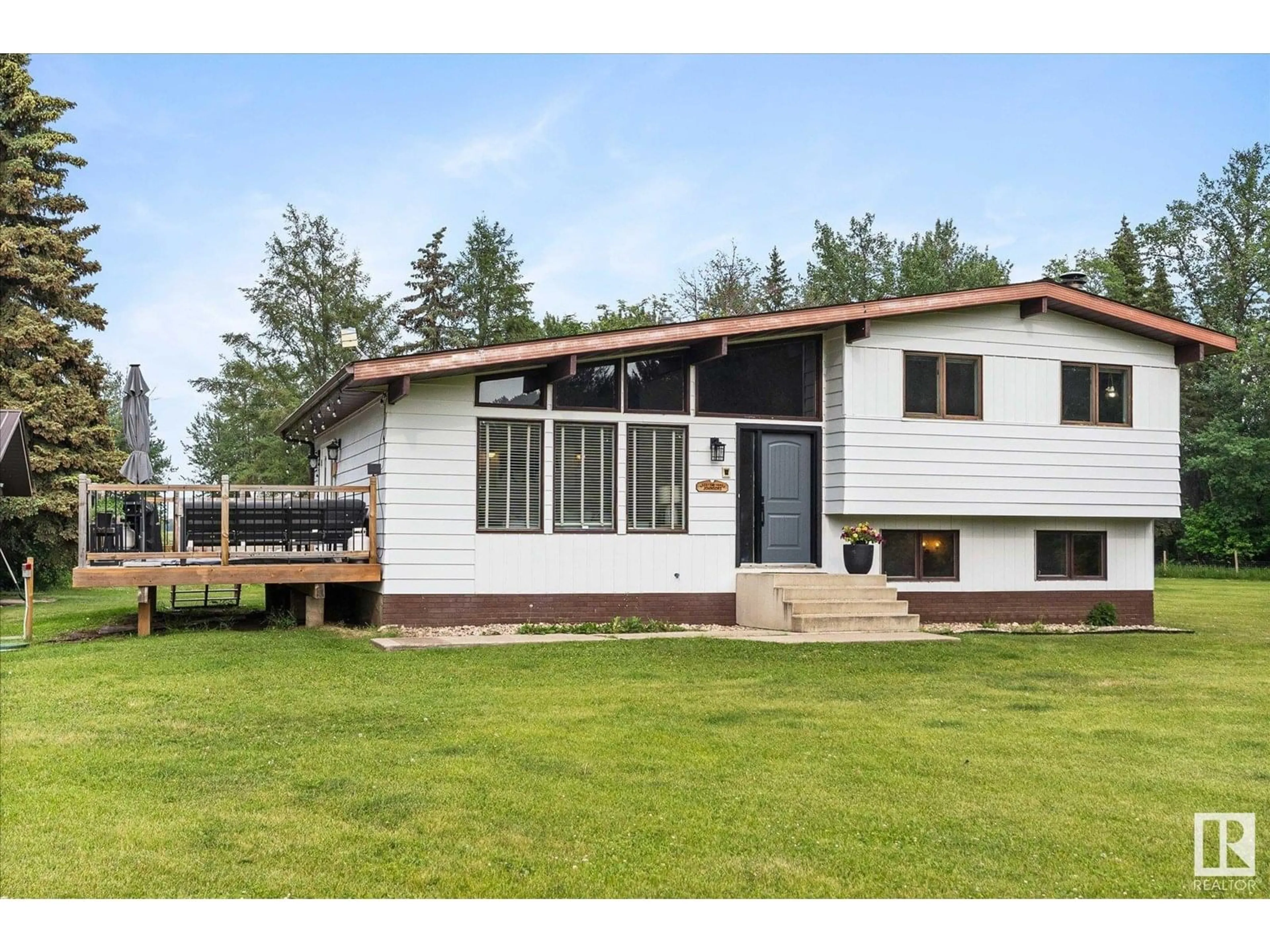 Home with vinyl exterior material, unknown for 51405 RGE ROAD 10, Rural Parkland County Alberta T7Y3J6