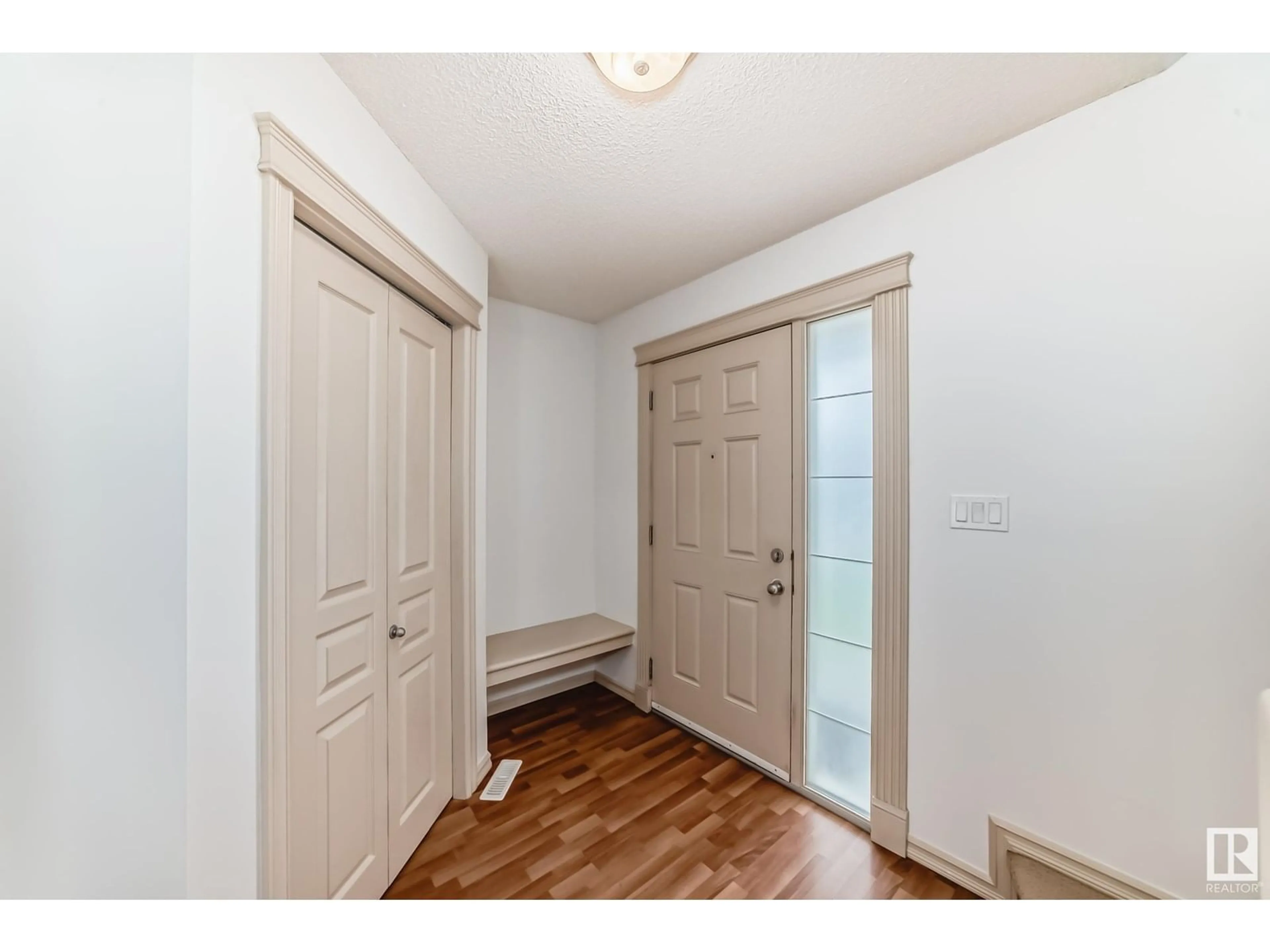 Indoor entryway for SW - 7728 7A AV, Edmonton Alberta T6X0A2