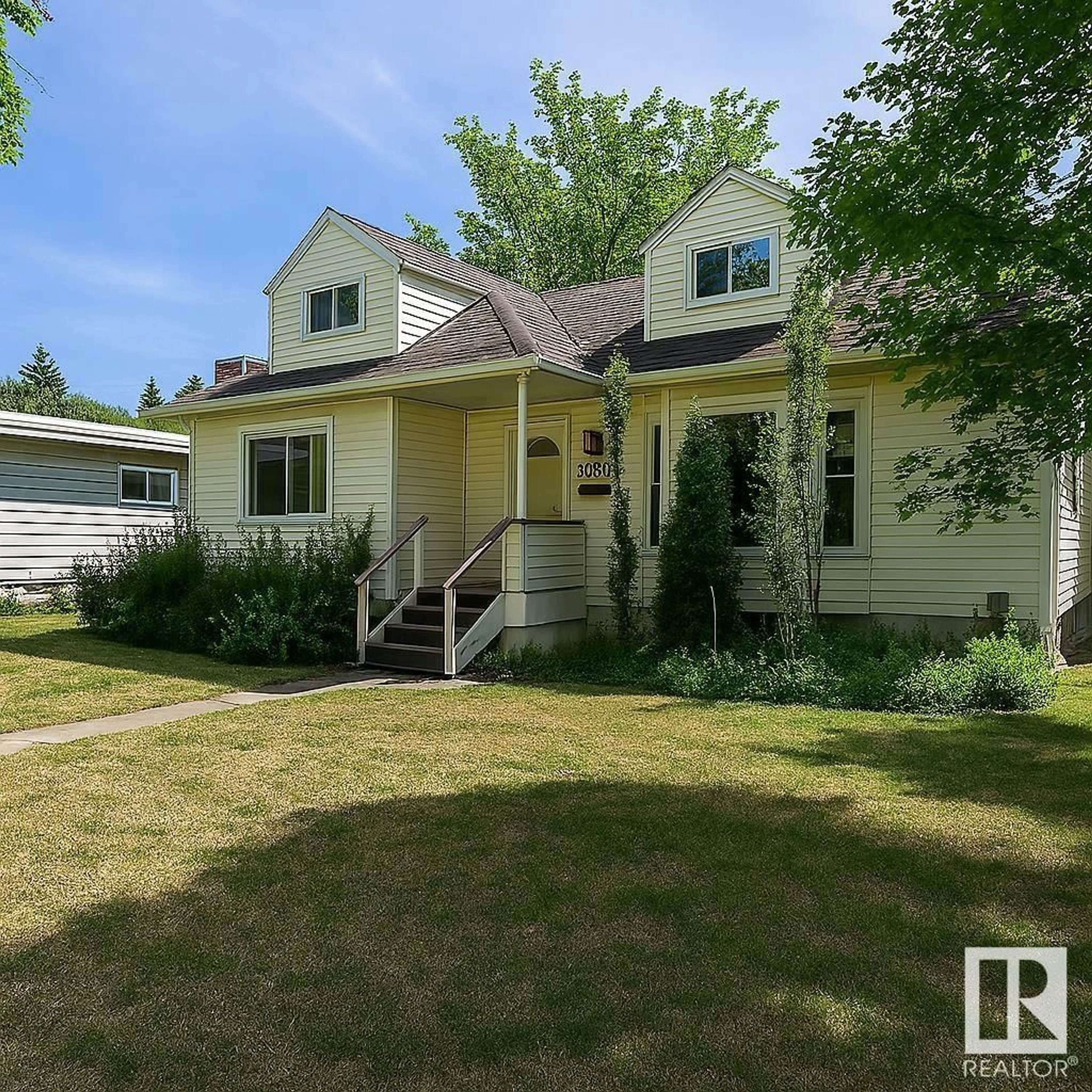 Home with vinyl exterior material, street for 8935 117 ST, Edmonton Alberta T6G1R8
