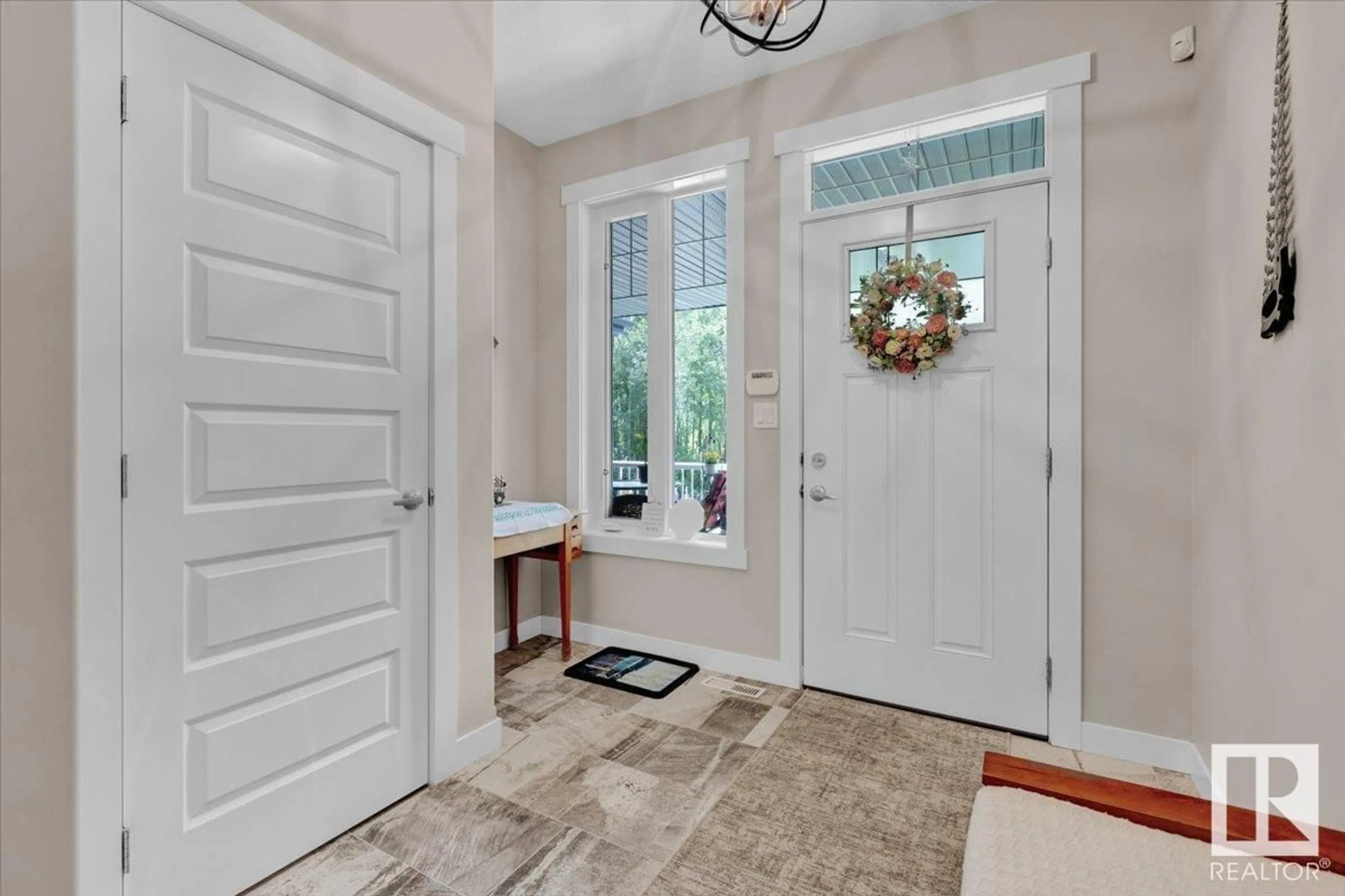 Indoor entryway for 56503 - 49 RGE RD 231, Rural Sturgeon County Alberta T0A1N4