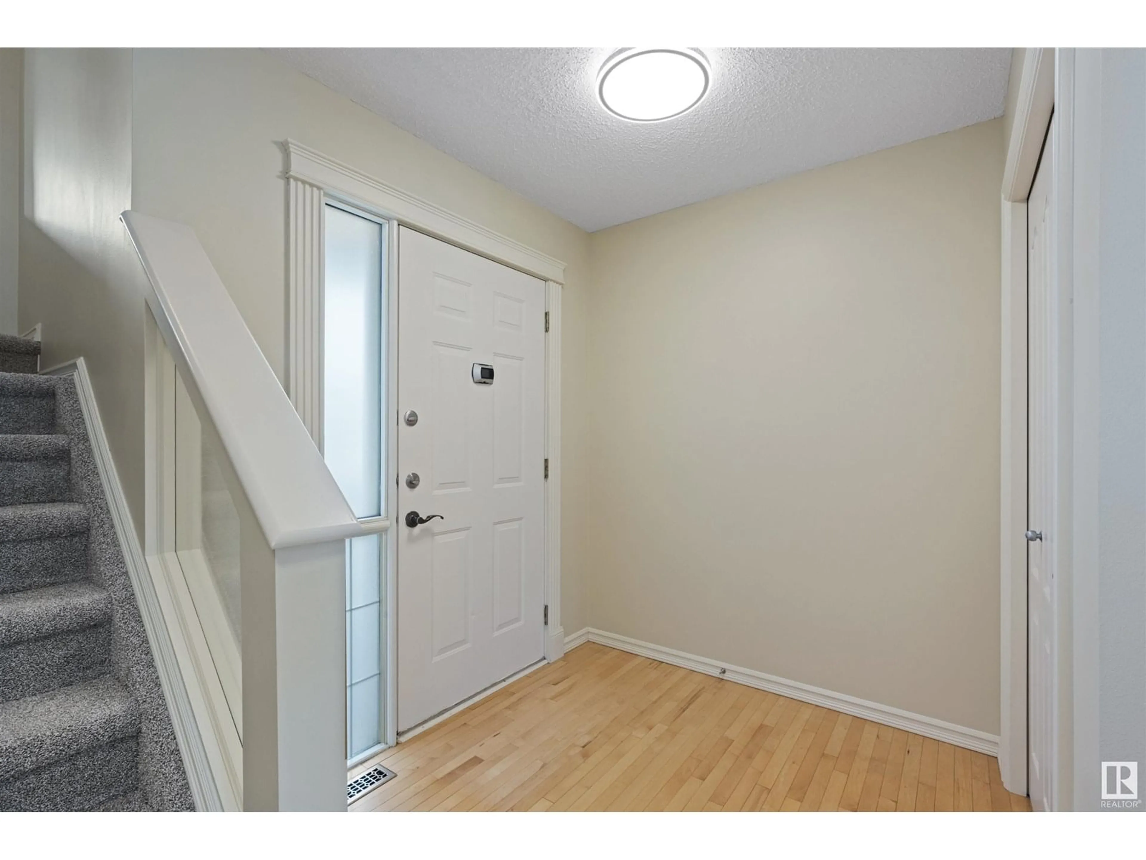 Indoor entryway for 634 GLENWRIGHT CR, Edmonton Alberta T5T6K6