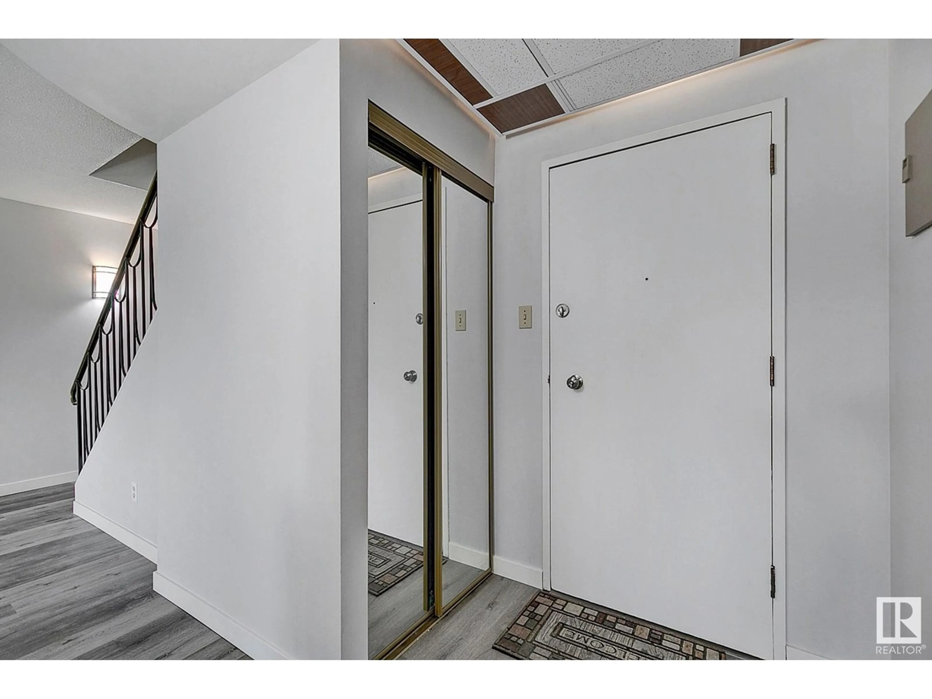Indoor entryway for #204 - 7825 159 ST, Edmonton Alberta T5R2E1