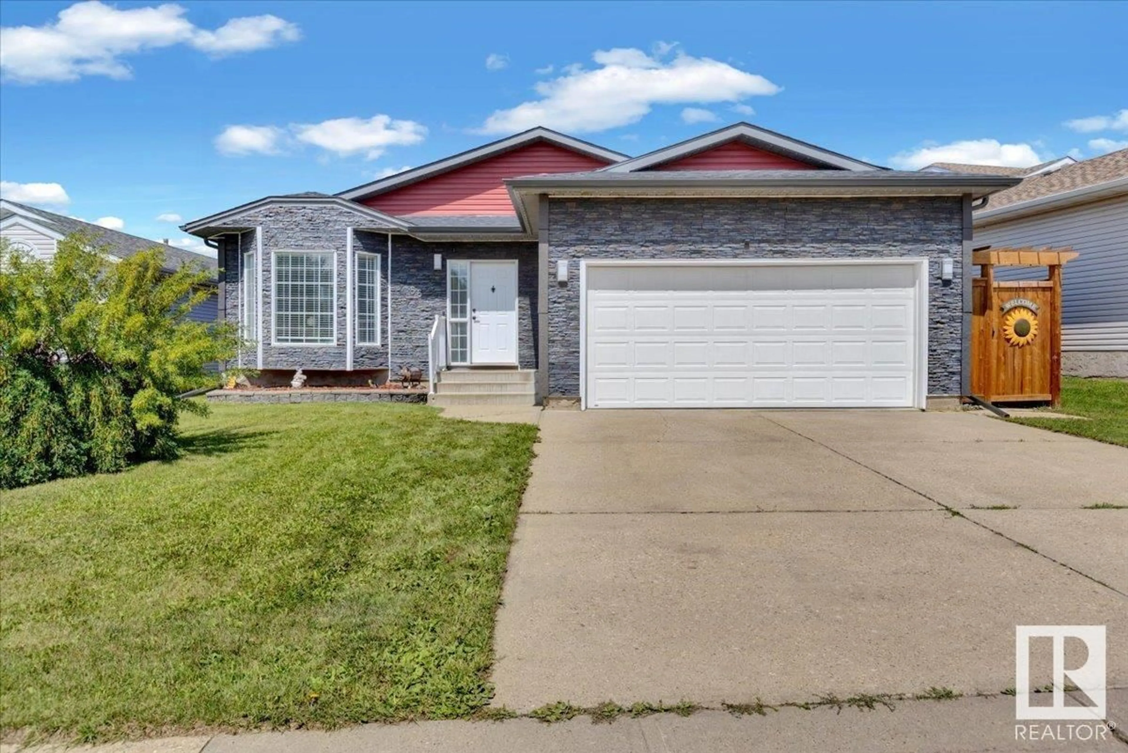 Home with vinyl exterior material, street for 56 LUNNON DR, Gibbons Alberta T0A1N0
