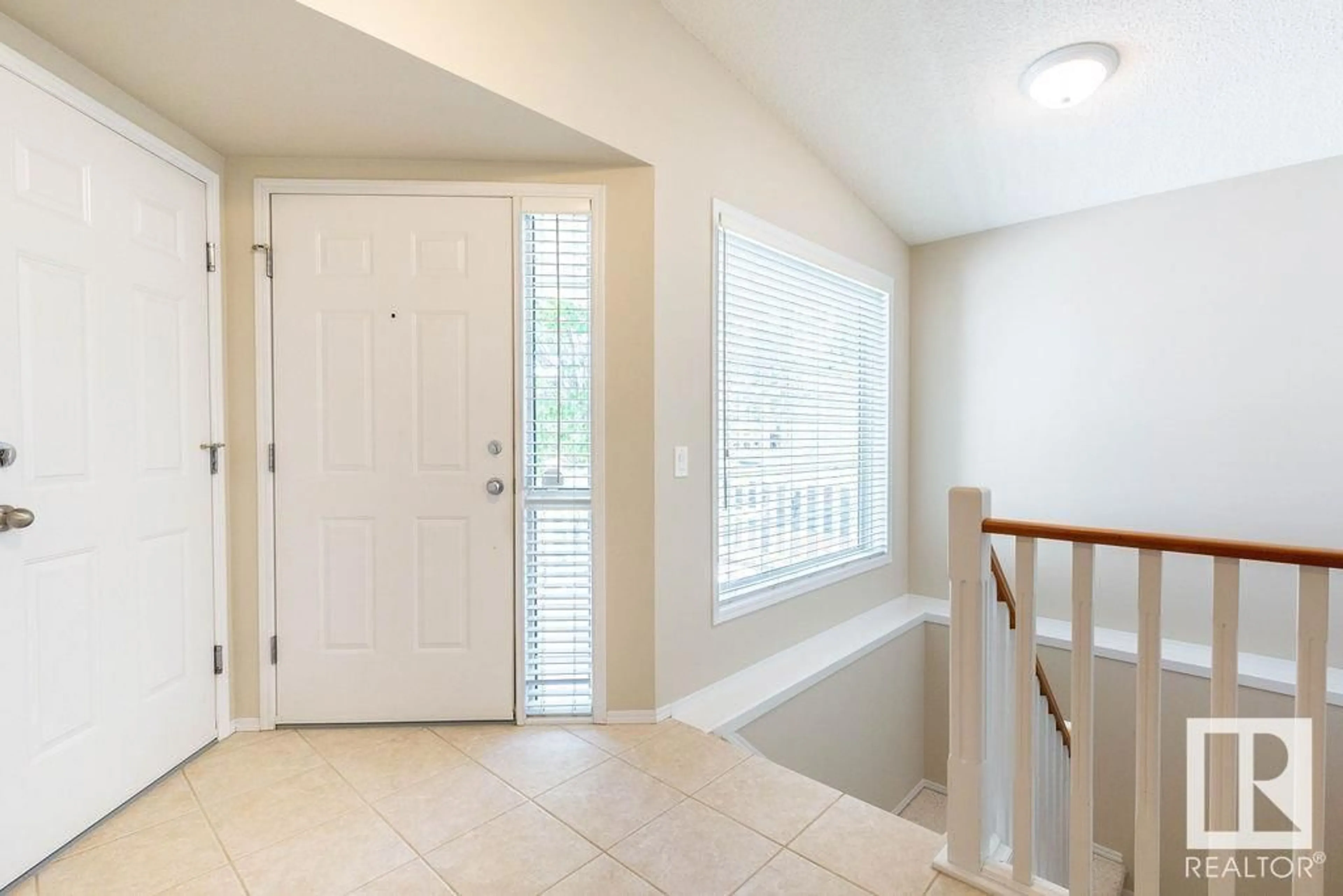 Indoor entryway for 34 DARTMOUTH CR, St. Albert Alberta T8N6S4