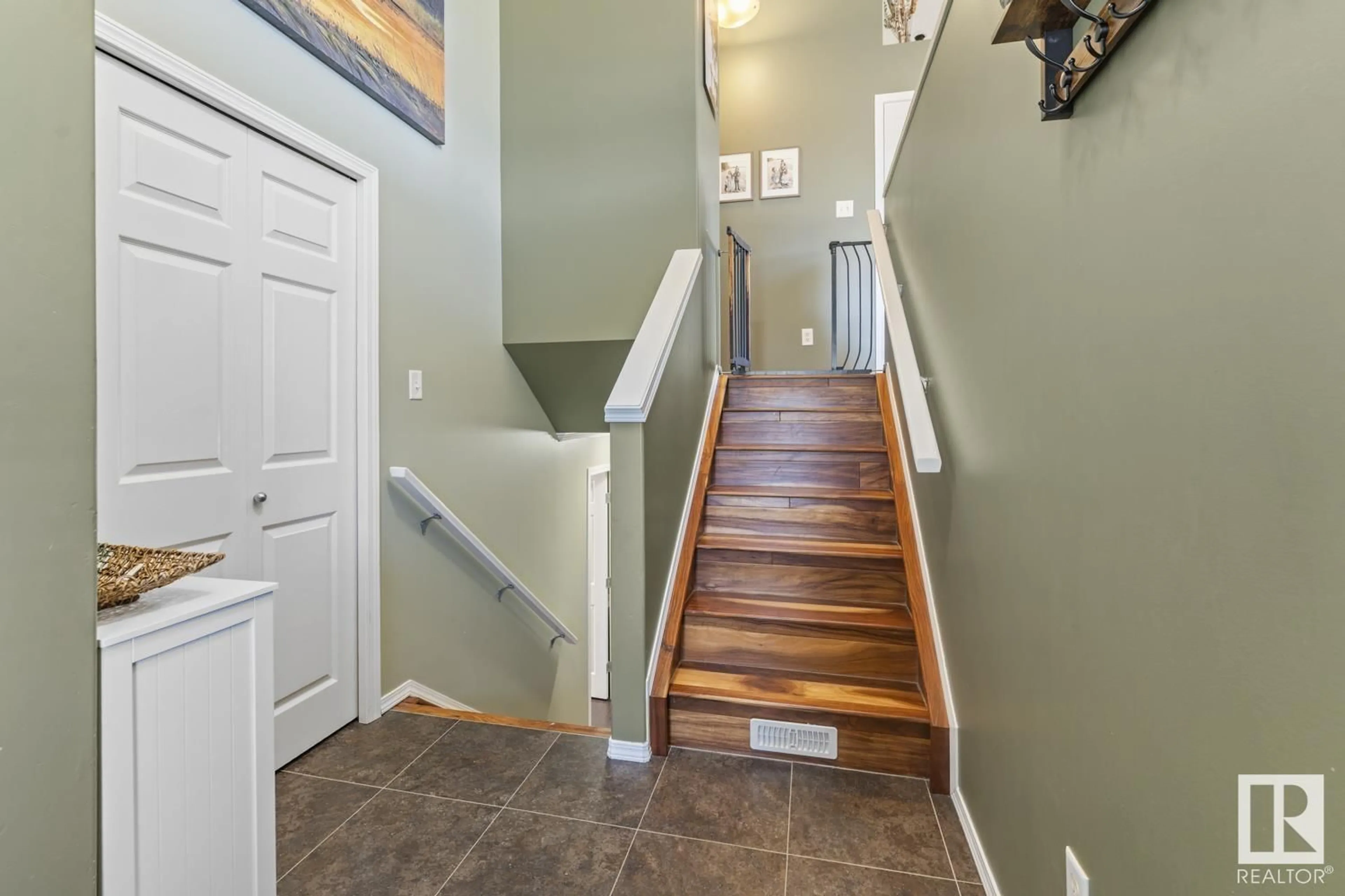 Indoor entryway for 703 SPARROW CL, Cold Lake Alberta T9M2B7