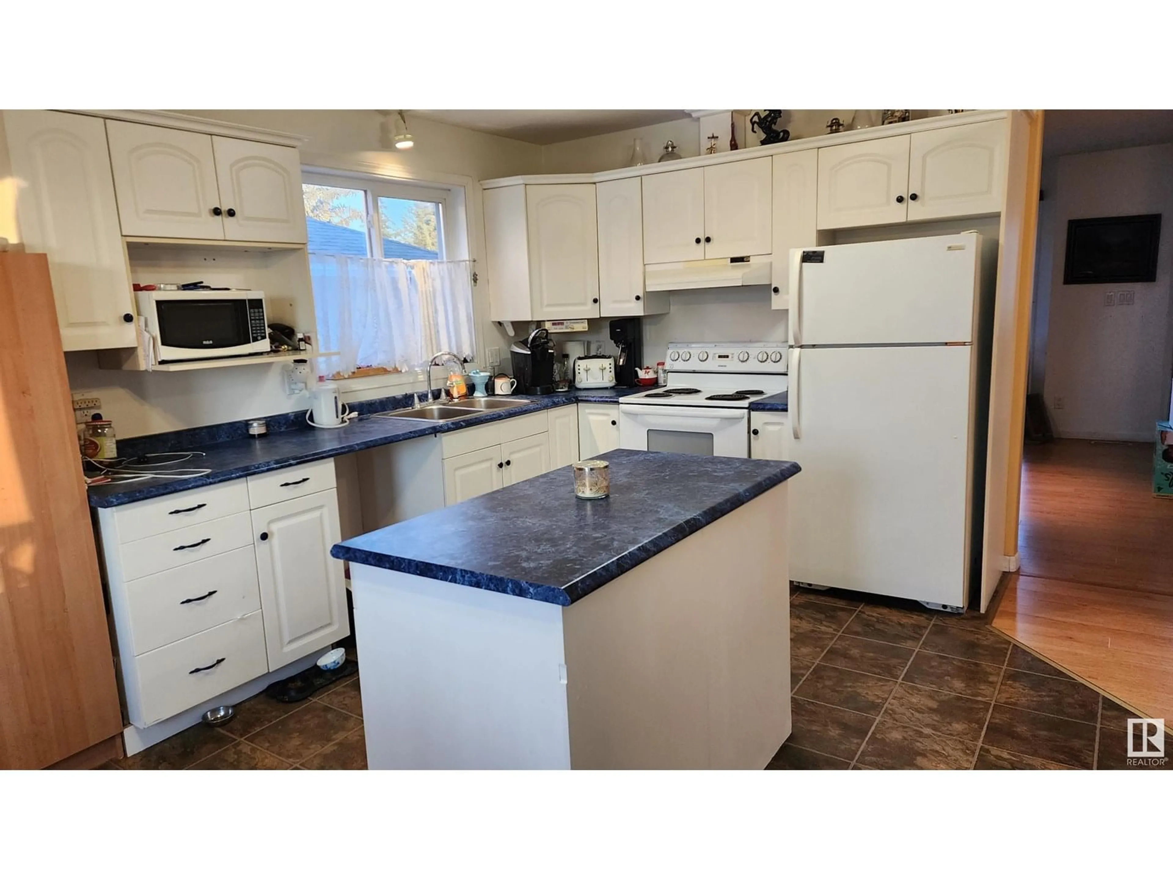 Standard kitchen, ceramic/tile floor for 5122 59 AV, Elk Point Alberta T0A1A0
