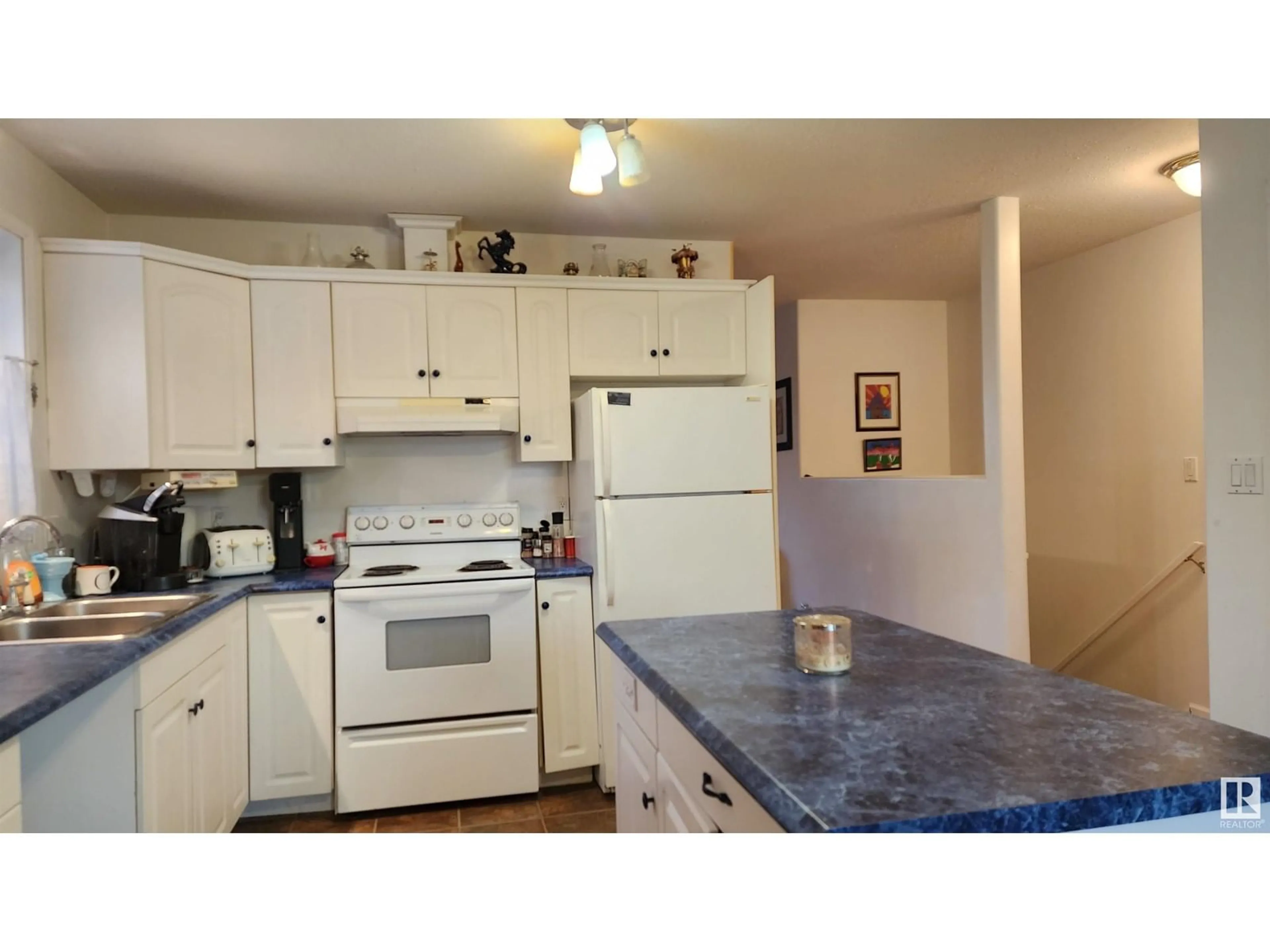 Standard kitchen, unknown for 5122 59 AV, Elk Point Alberta T0A1A0