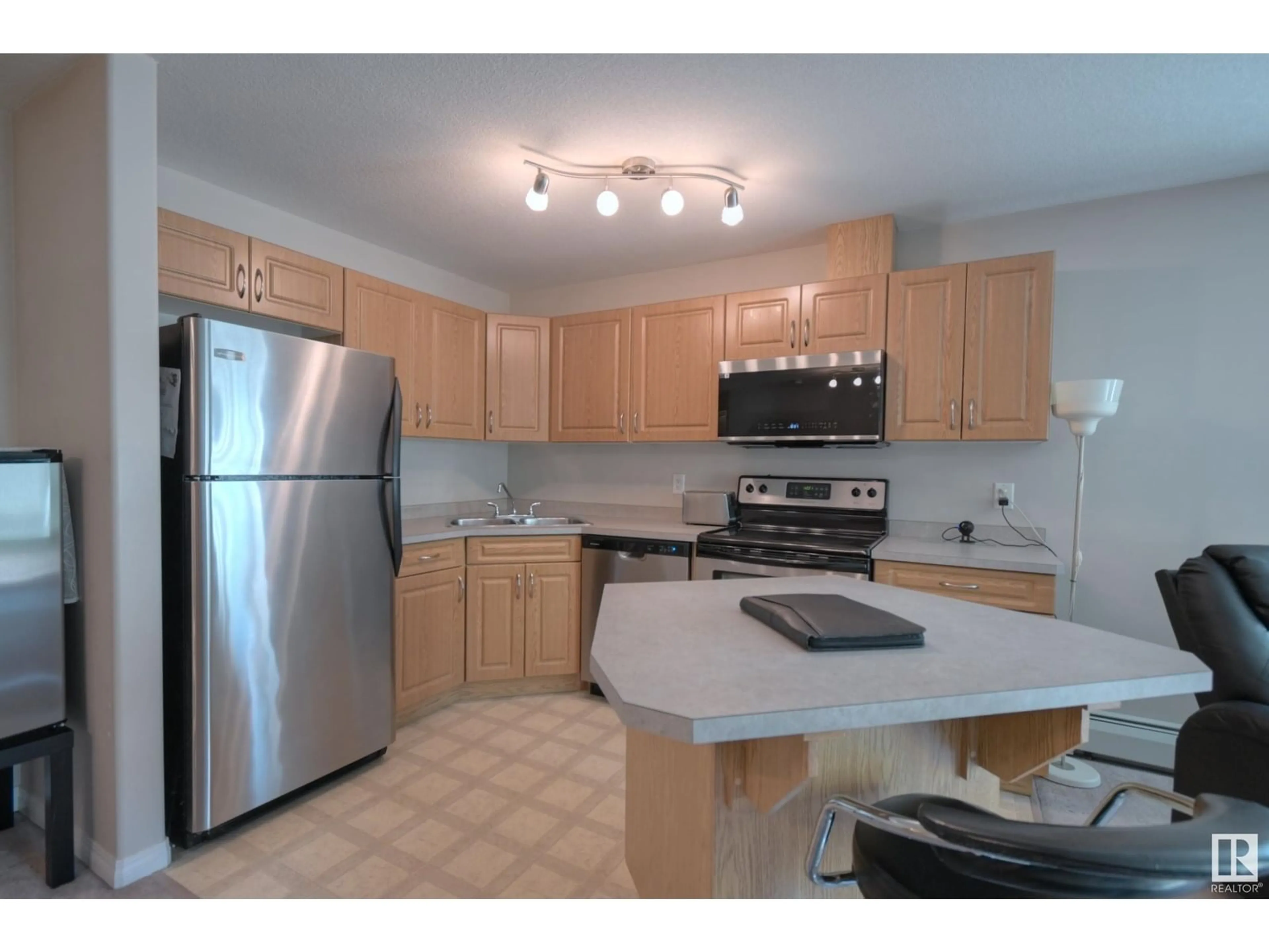 Standard kitchen, unknown for 204 - 9945 167 ST, Edmonton Alberta T5P0K5