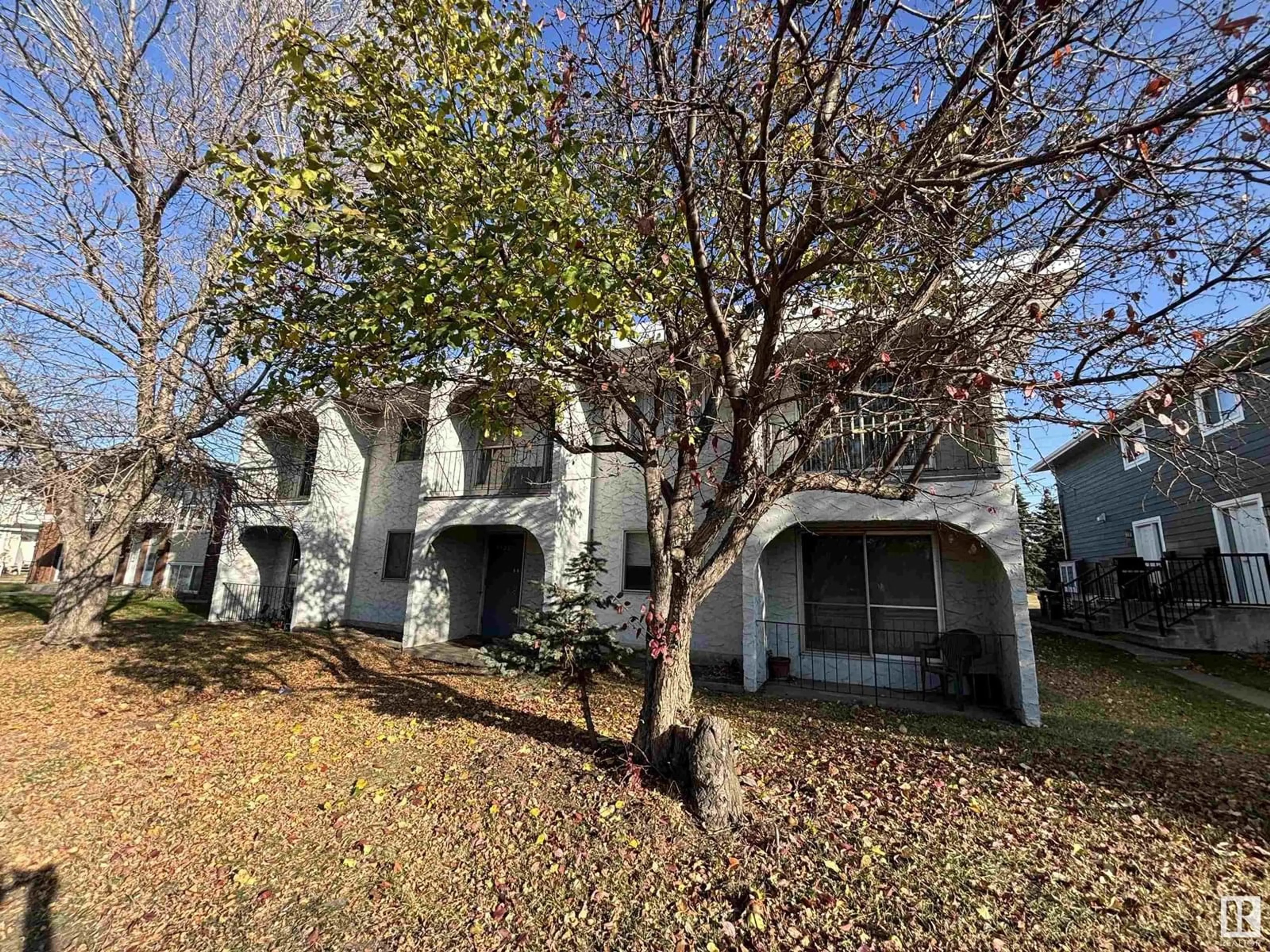A pic from outside/outdoor area/front of a property/back of a property/a pic from drone, street for 7723 75 ST, Edmonton Alberta T6C2G2
