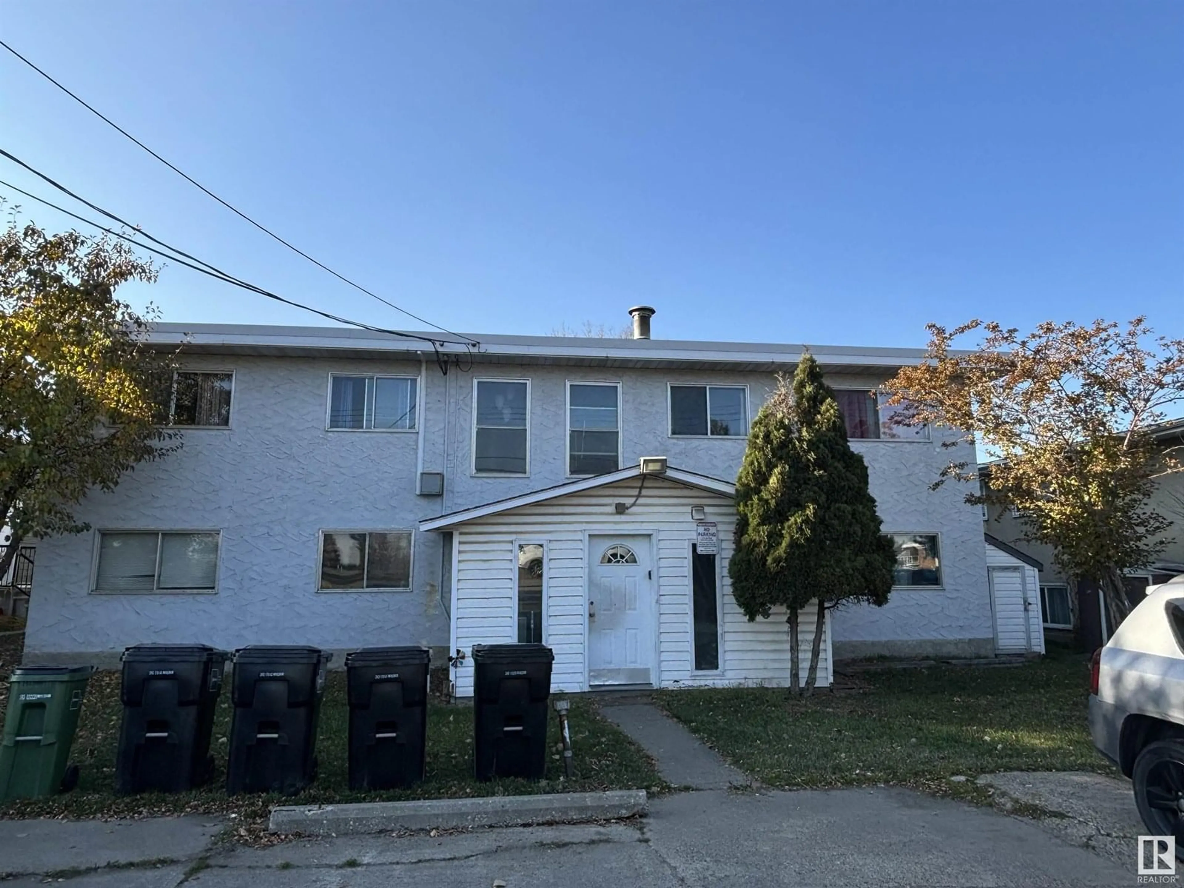 A pic from outside/outdoor area/front of a property/back of a property/a pic from drone, street for 7723 75 ST, Edmonton Alberta T6C2G2