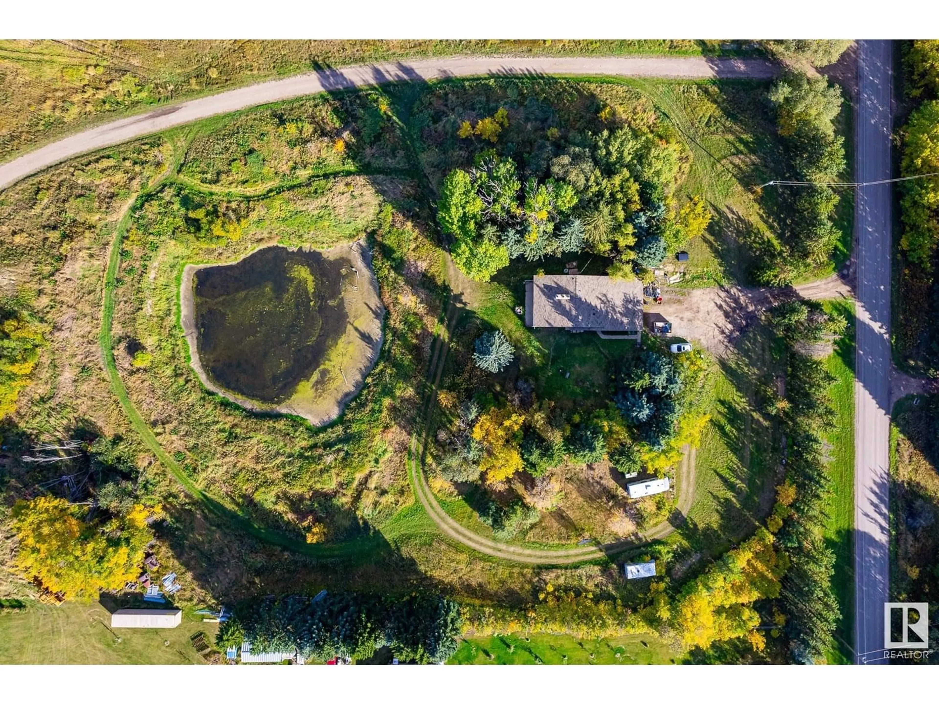 A pic from outside/outdoor area/front of a property/back of a property/a pic from drone, forest/trees view for 1450 34 ST, Edmonton Alberta T6X1A5