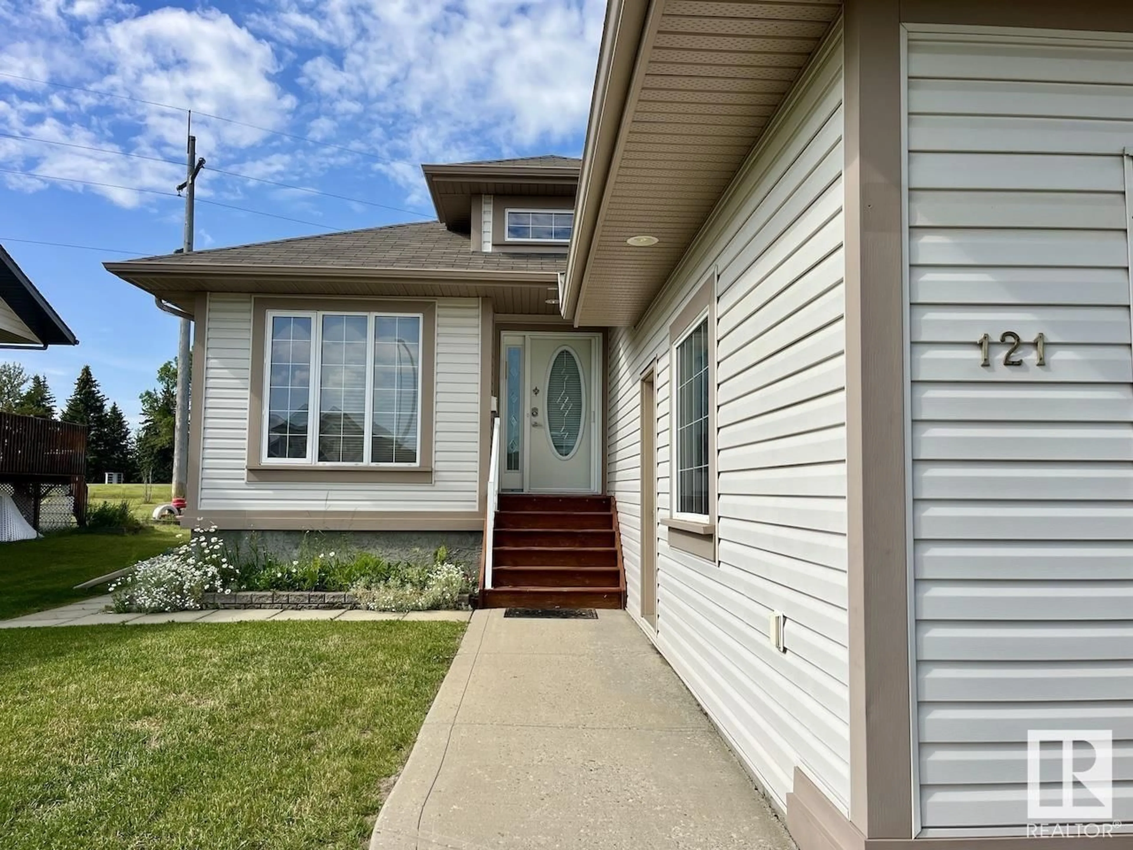 Home with vinyl exterior material, street for 121 NORTHBEND DR, Wetaskiwin Alberta T9A3L4