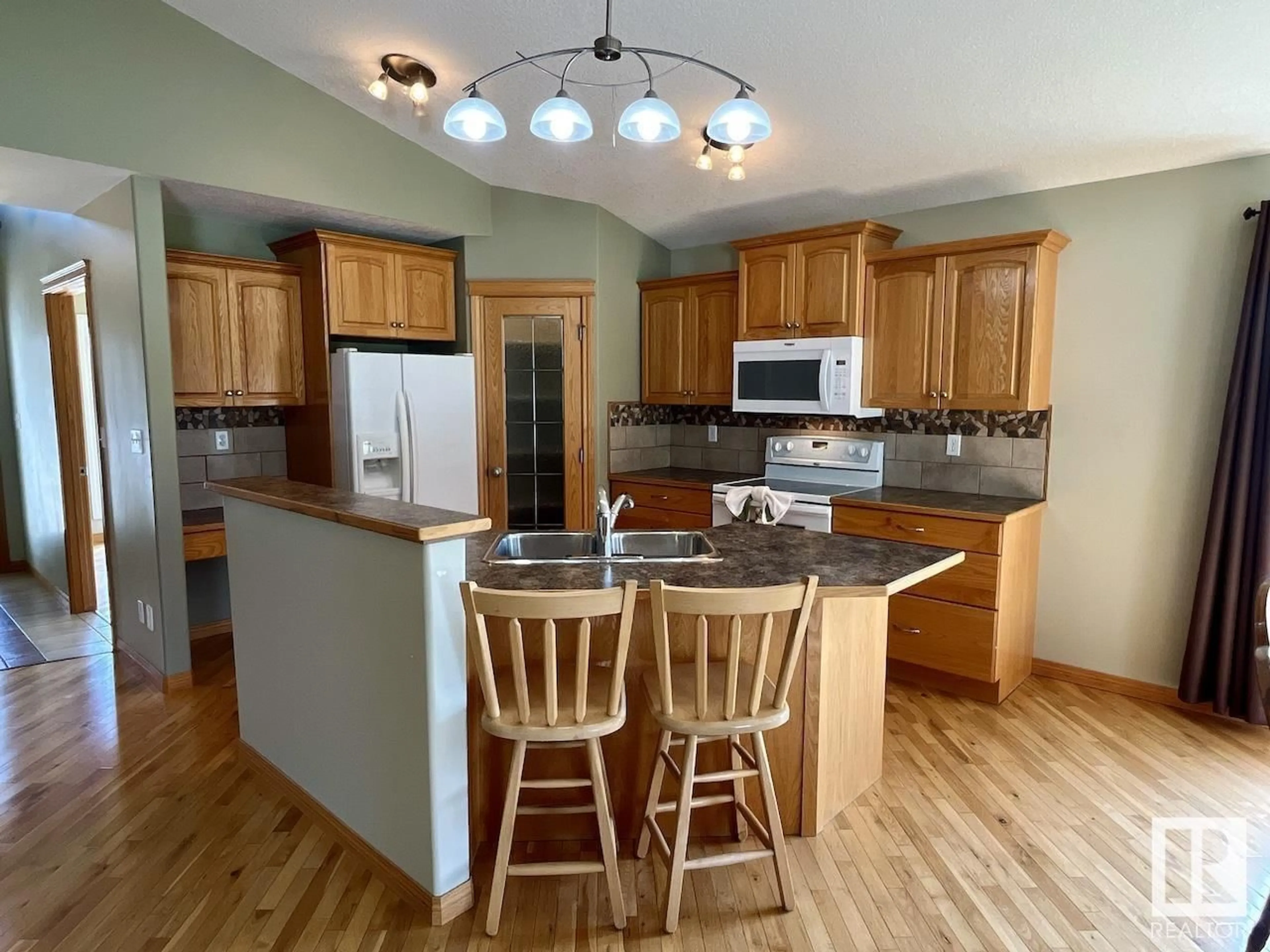 Open concept kitchen, wood/laminate floor for 121 NORTHBEND DR, Wetaskiwin Alberta T9A3L4