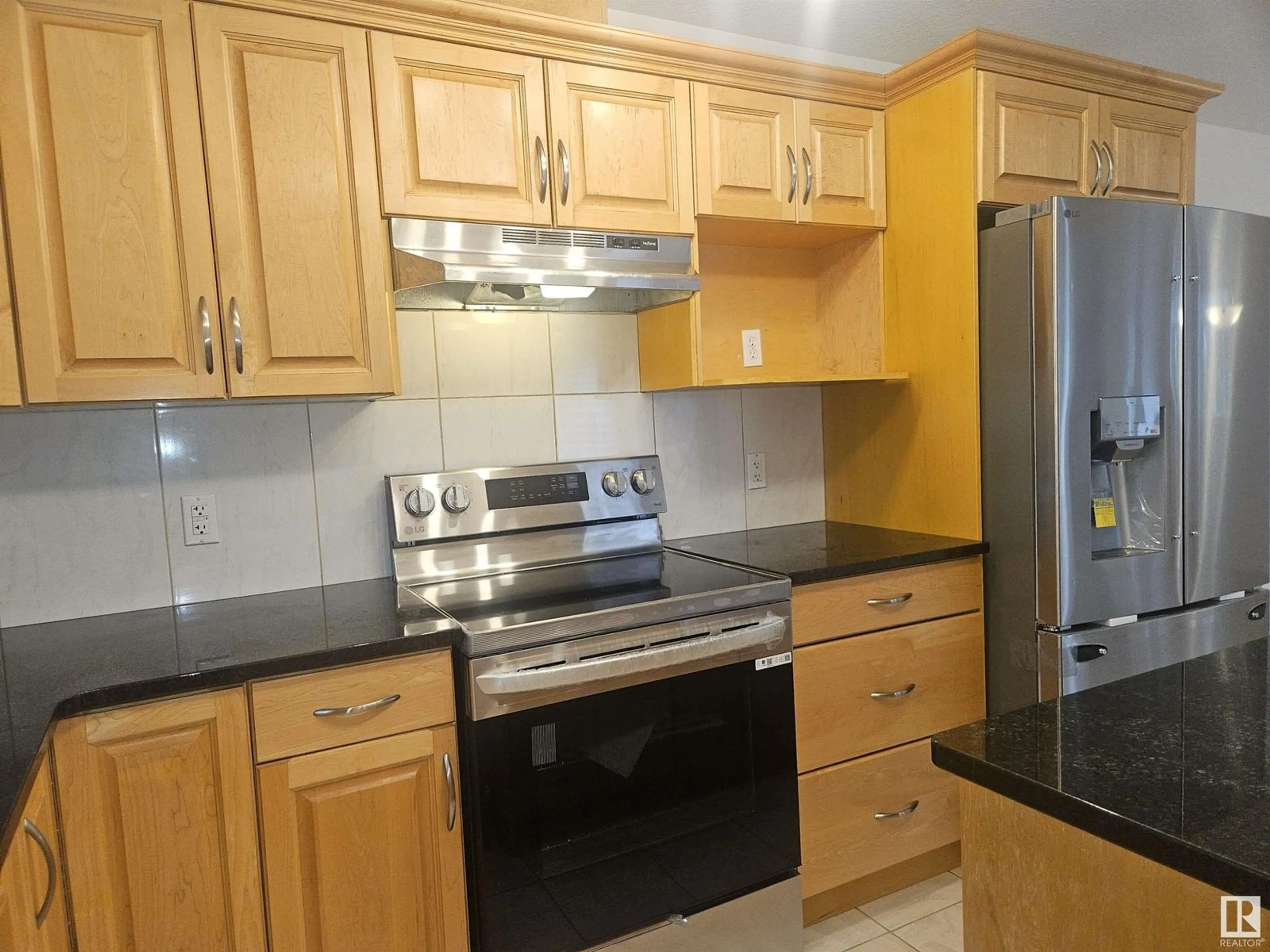 Standard kitchen, unknown for NW - 10847 66 AV, Edmonton Alberta T6H1Y1