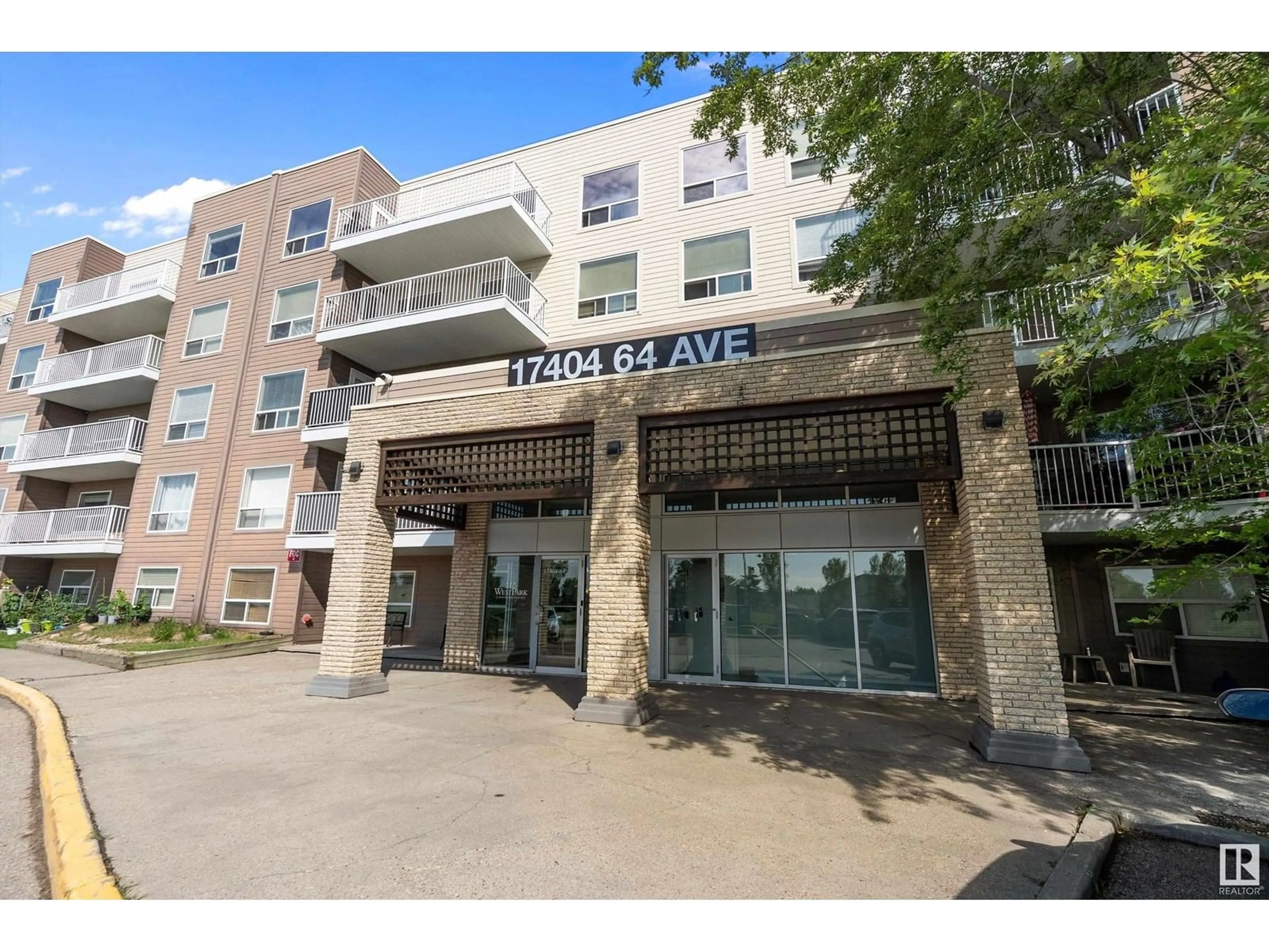 Indoor foyer for 326 17404 64 AV NW, Edmonton Alberta T5T6X4