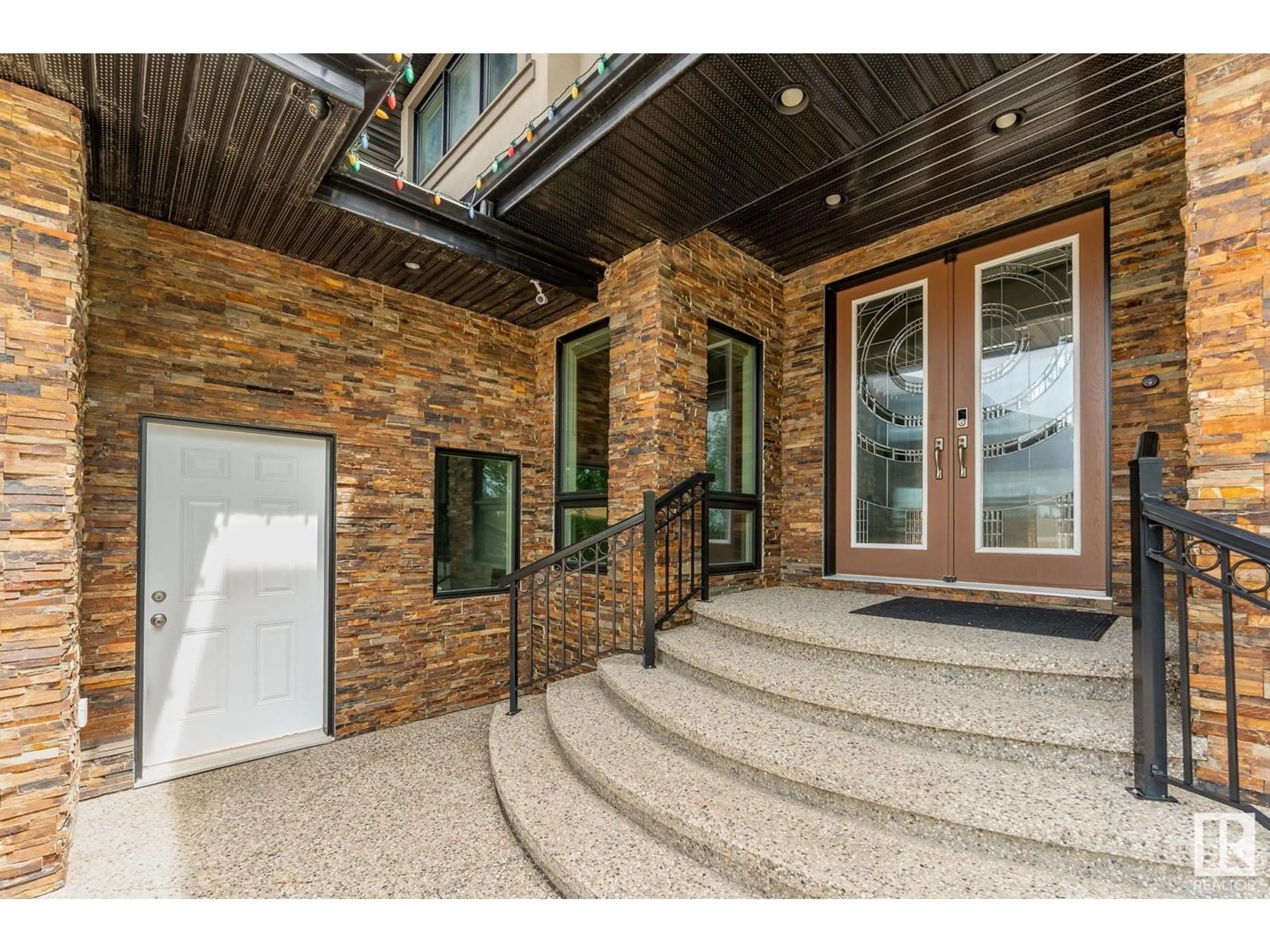 Indoor entryway for 100 54302 RGE ROAD 250, Rural Sturgeon County Alberta T8T0C9