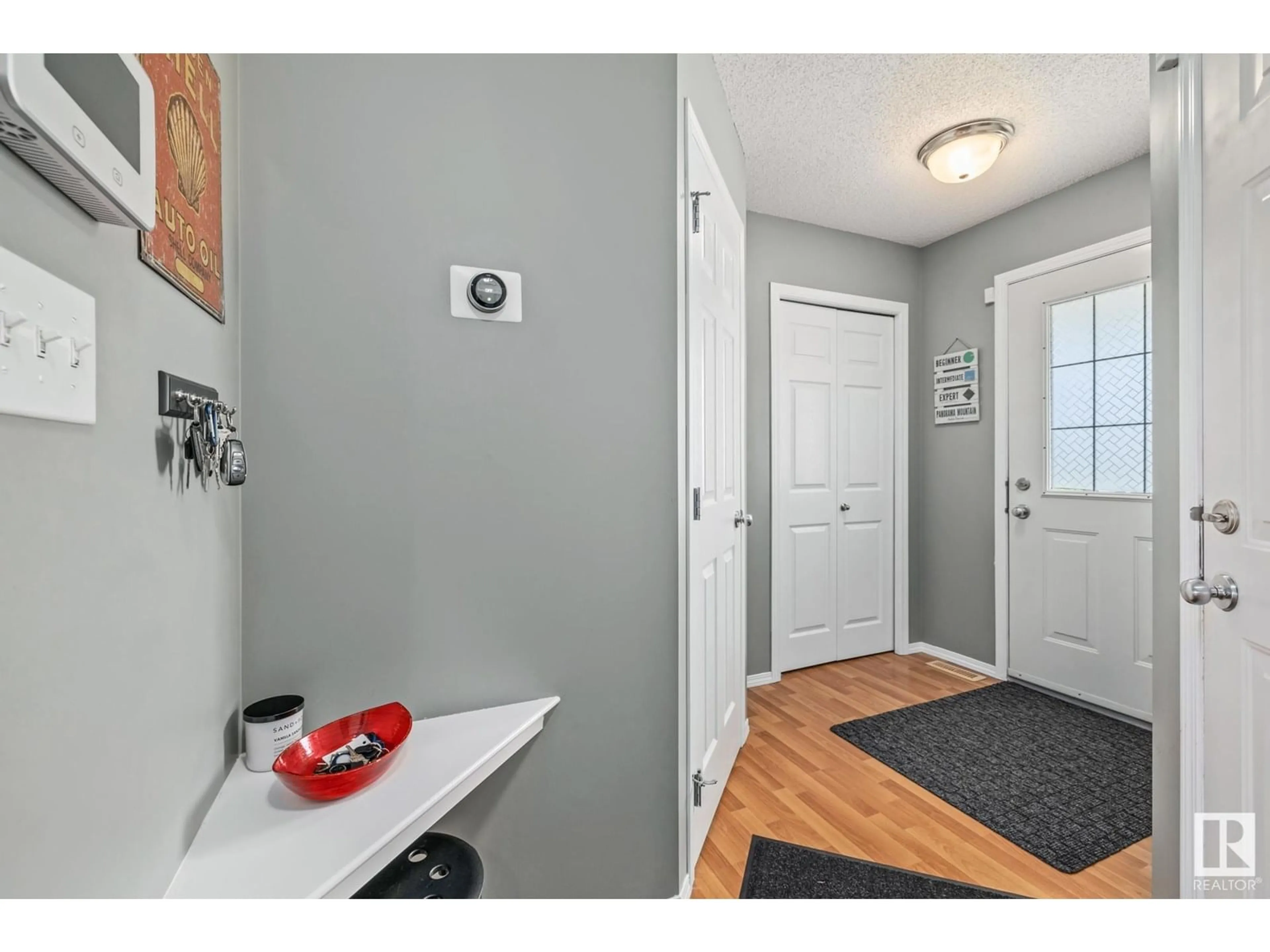 Indoor entryway for #91 - 4350 23 ST, Edmonton Alberta T6T1X8