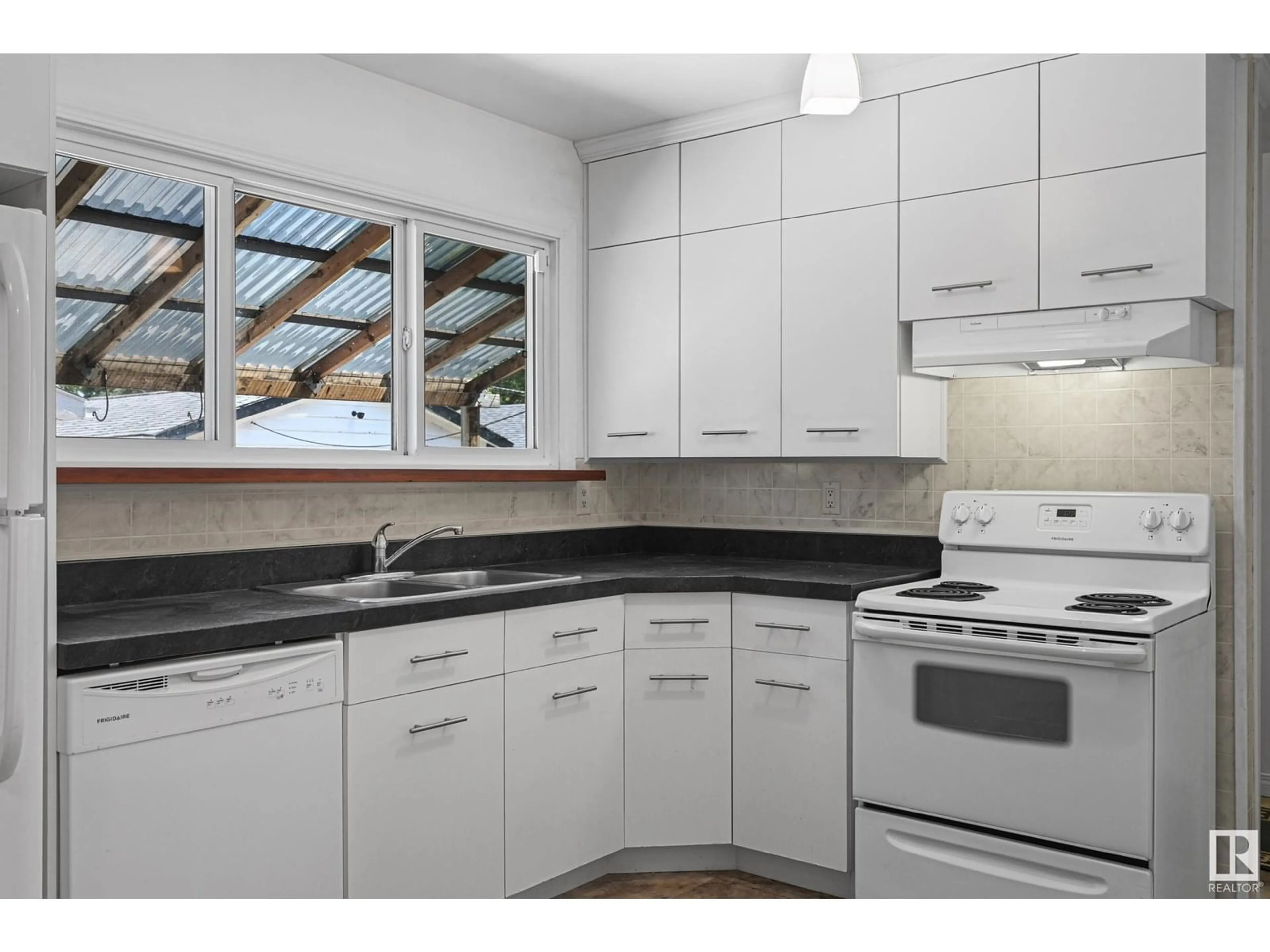 Standard kitchen, ceramic/tile floor for NW - 13317 85 ST, Edmonton Alberta T5E2Z8
