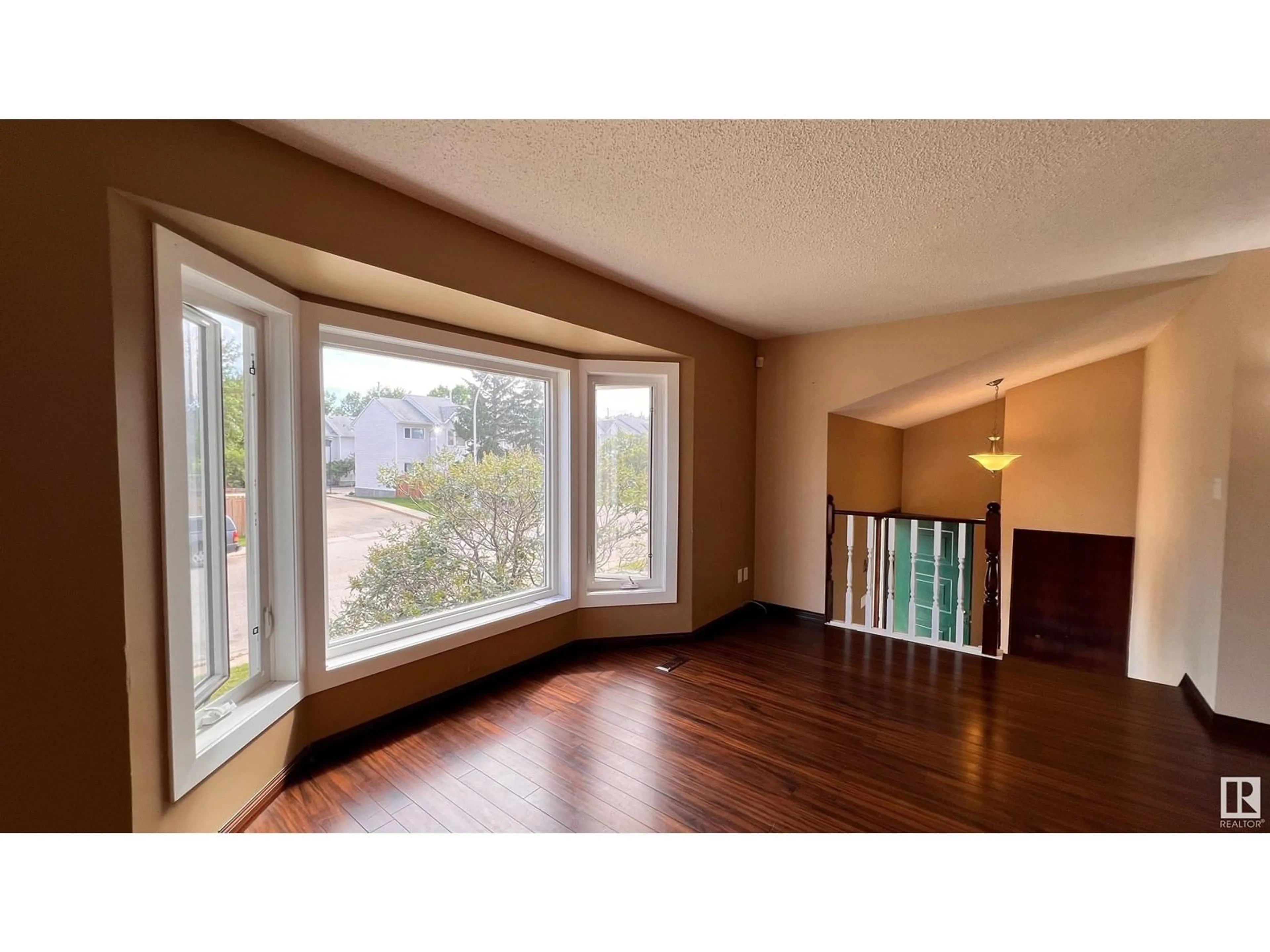 A pic of a room for 17324 92 AV, Edmonton Alberta T5T3C2