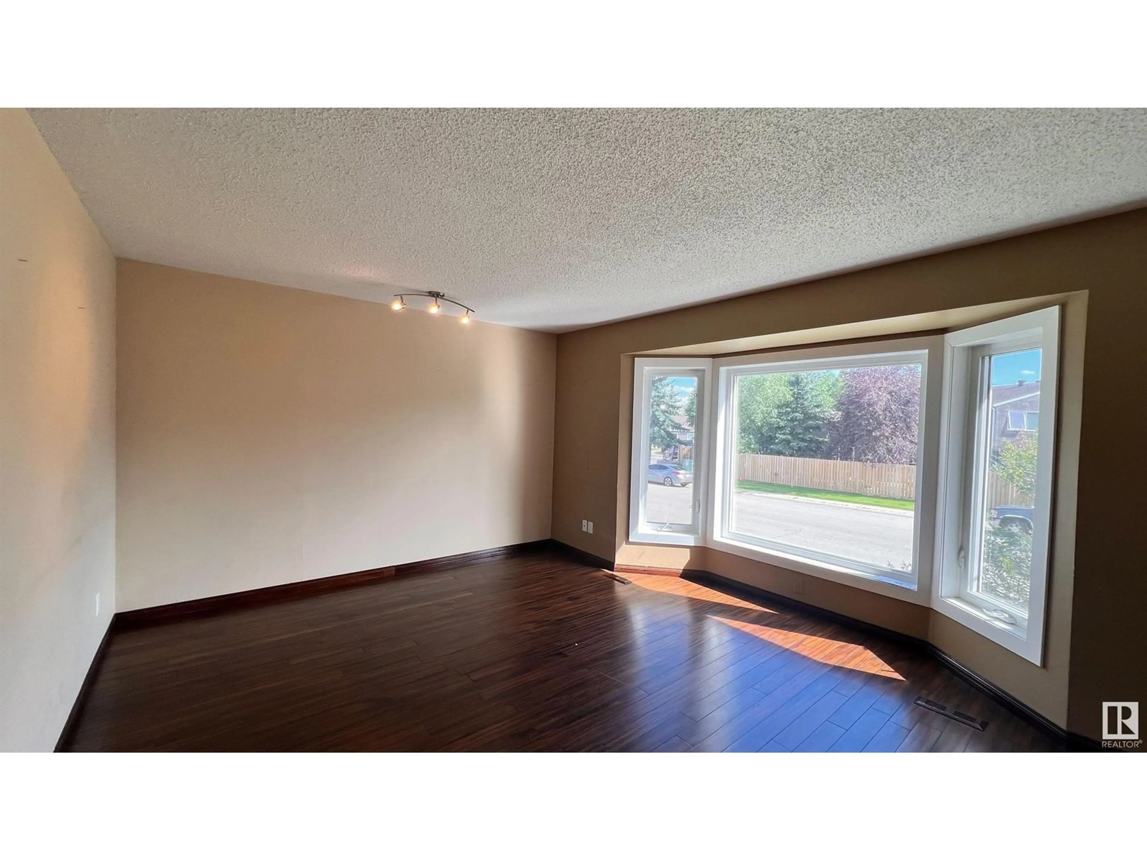 A pic of a room for 17324 92 AV, Edmonton Alberta T5T3C2