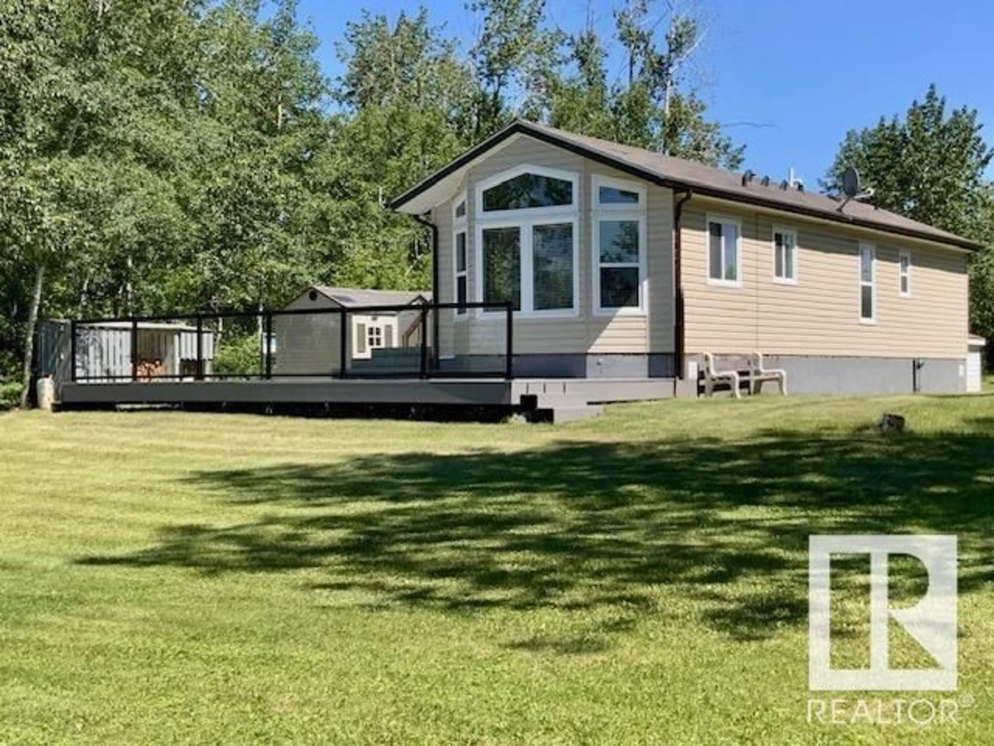 Home with vinyl exterior material, water/lake/river/ocean view for 324 TWP ROAD 460, Rural Wetaskiwin County Alberta T0C1H0