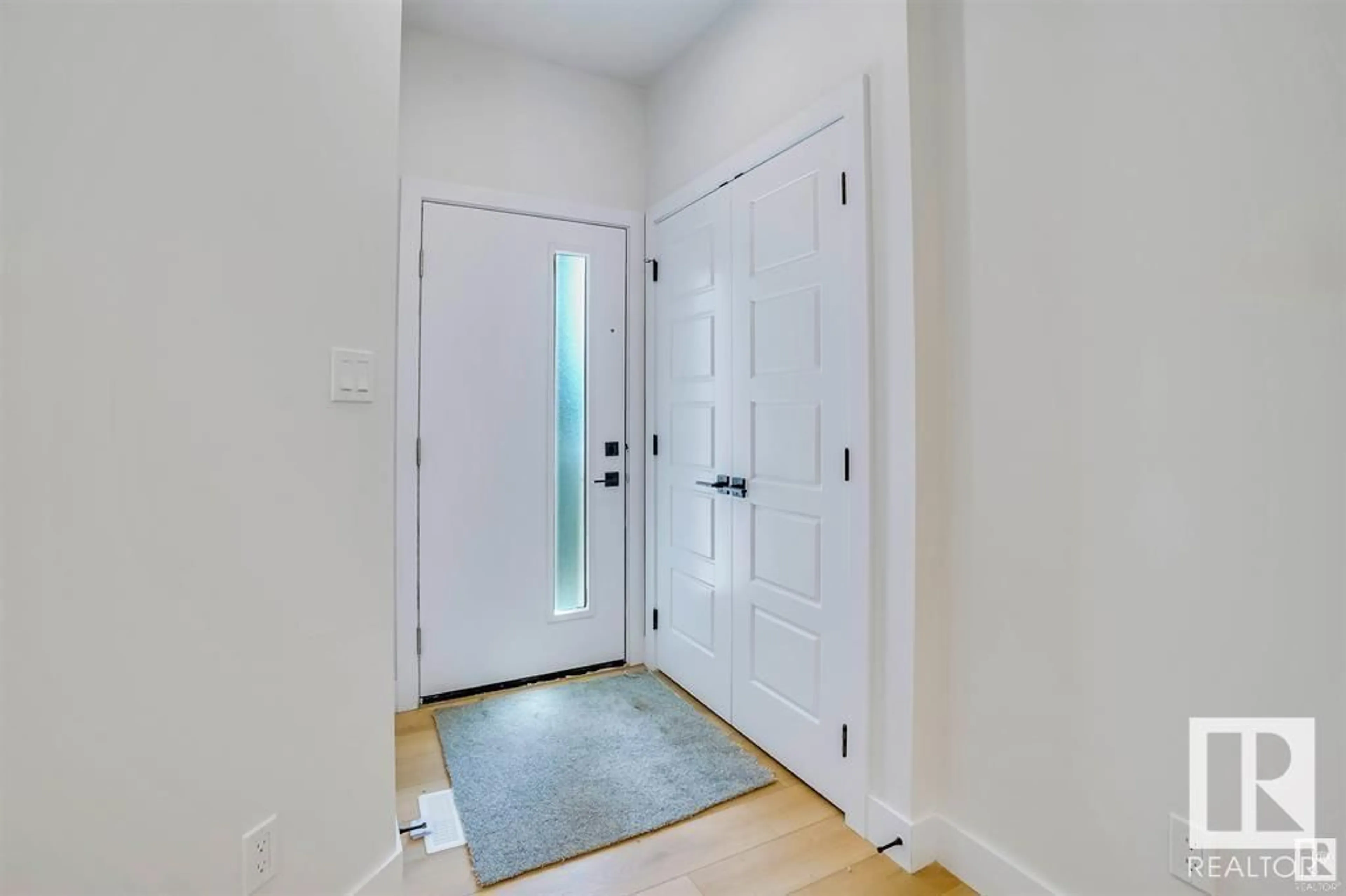 Indoor entryway for 37 MEADOWBROOK WY, Spruce Grove Alberta T7X0W2