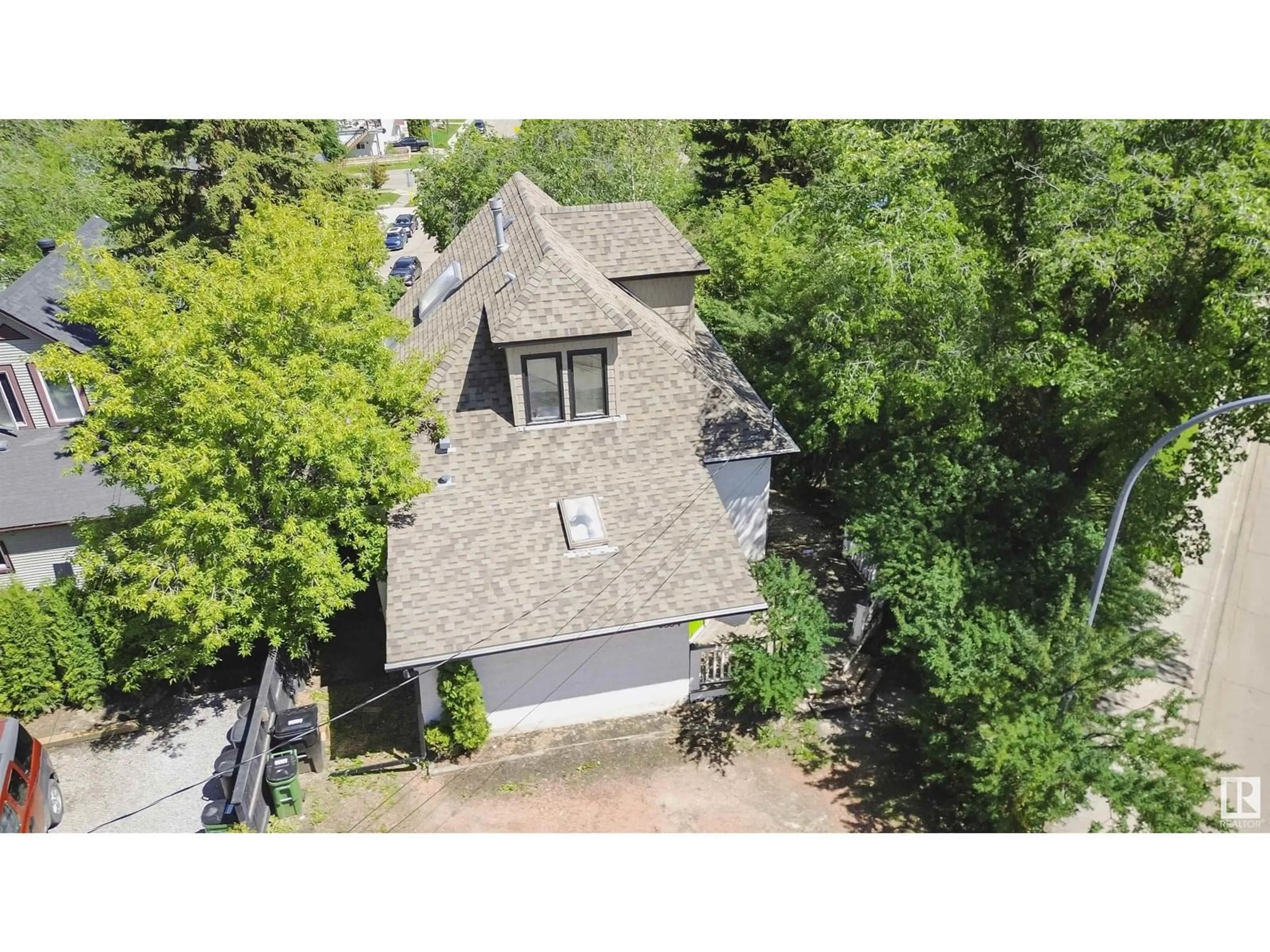 A pic from outside/outdoor area/front of a property/back of a property/a pic from drone, unknown for 9334 CAMERON AV, Edmonton Alberta T5H3R6
