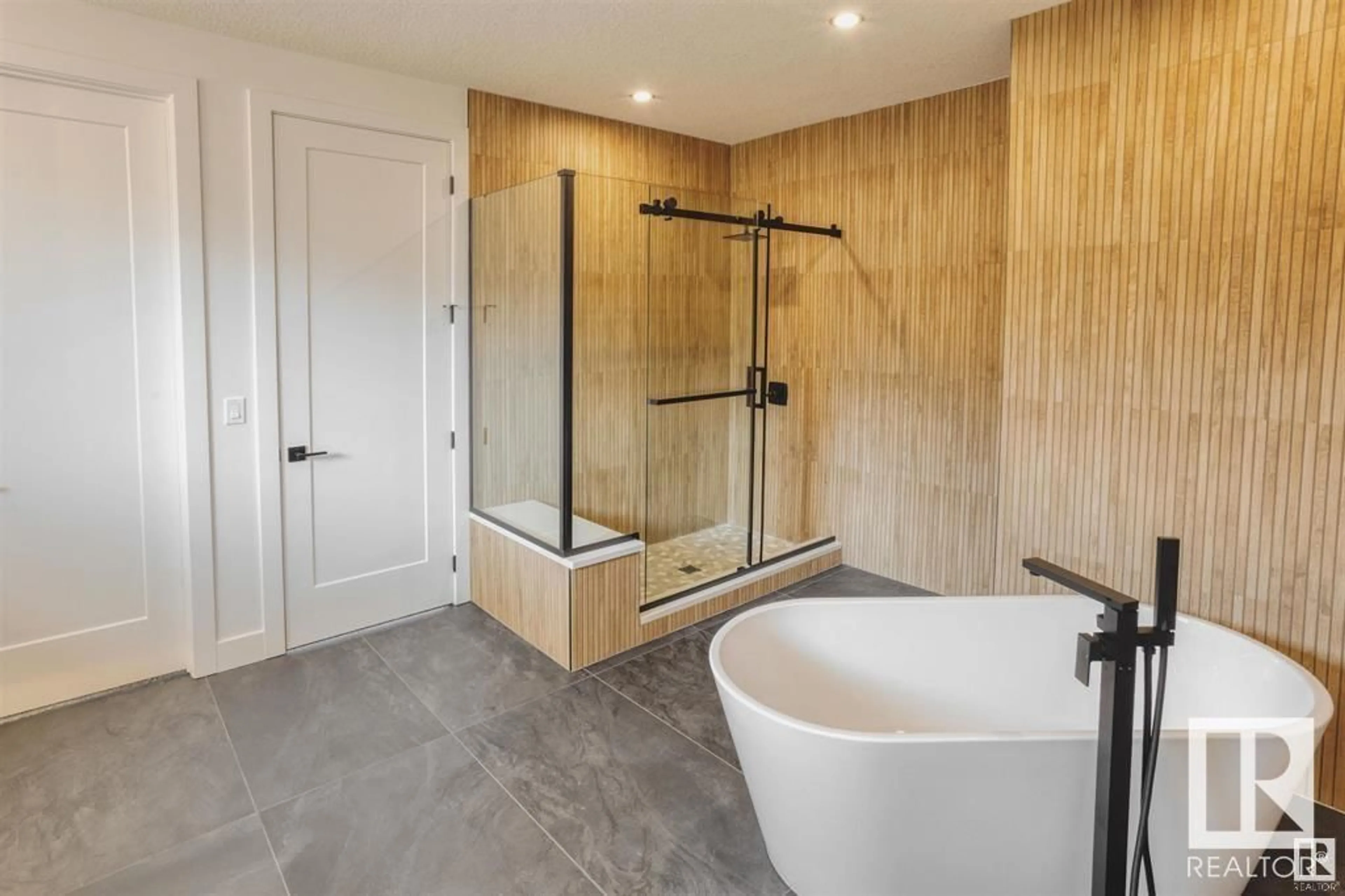 Contemporary bathroom, ceramic/tile floor for 63 JUBILATION DR, St. Albert Alberta T8N7W7