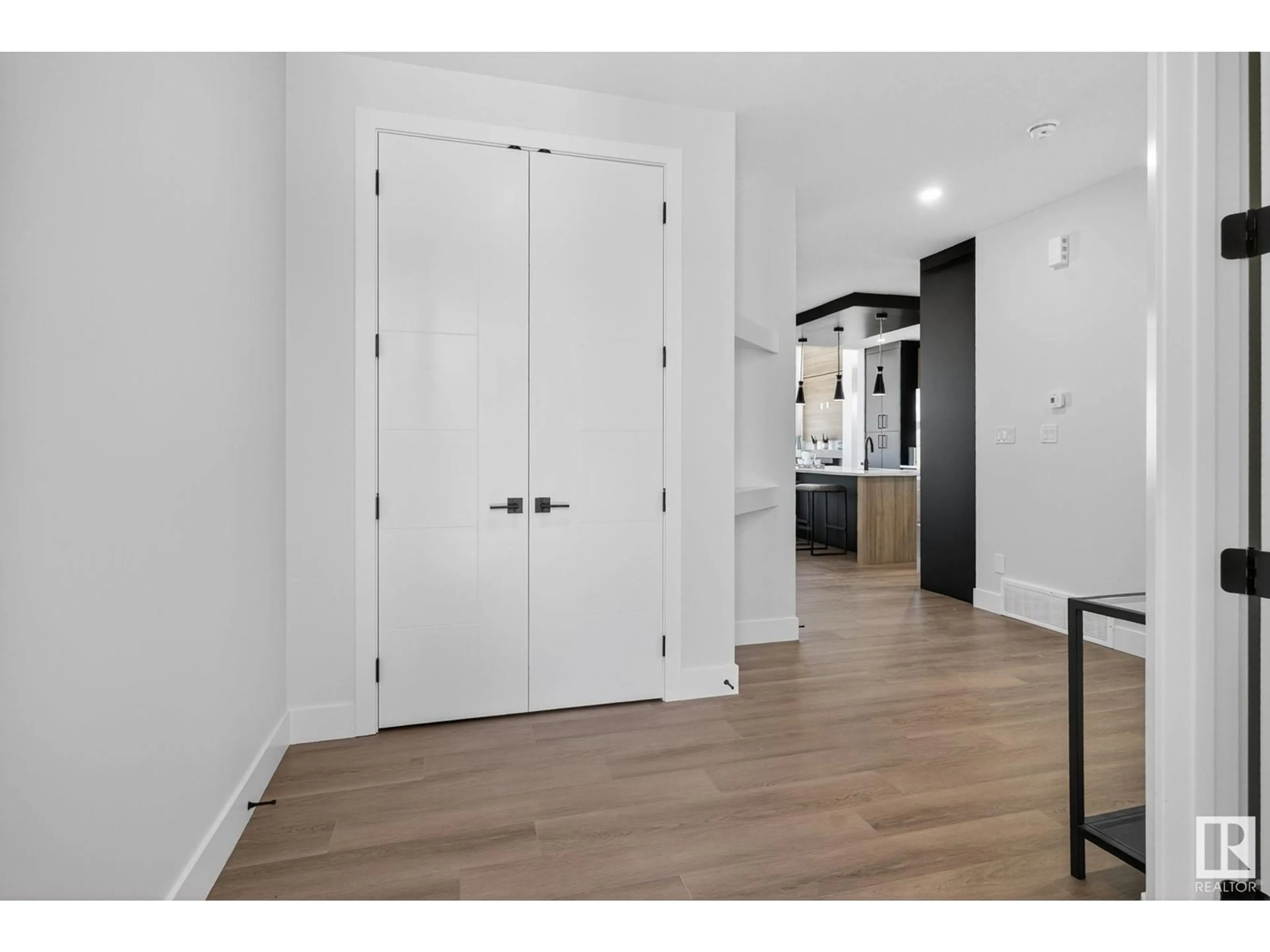 Indoor entryway for 8 EDGEFIELD WY, St. Albert Alberta T8N8A1