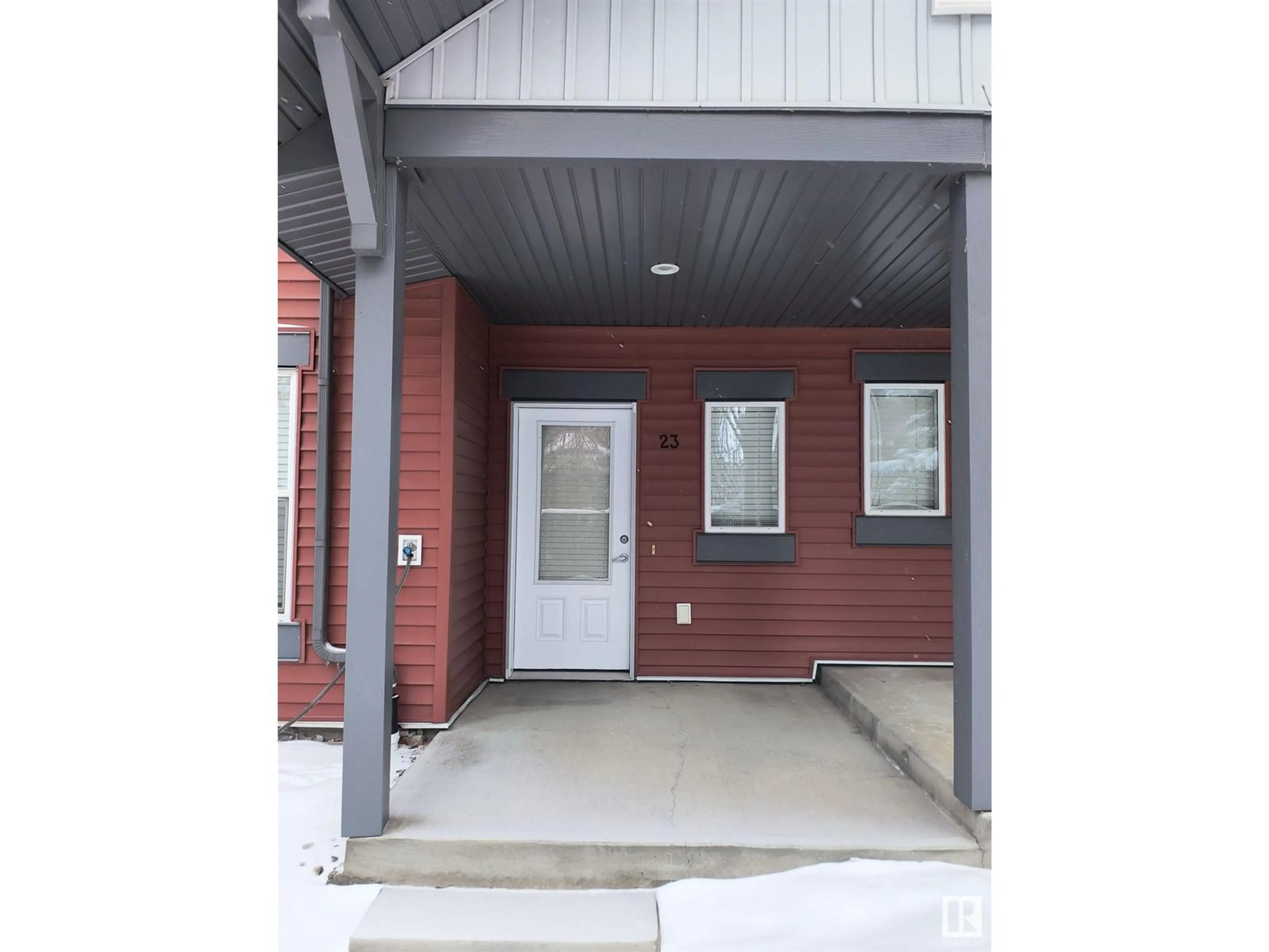 Indoor entryway for 655 WATT BV, Edmonton Alberta T6X0Y2