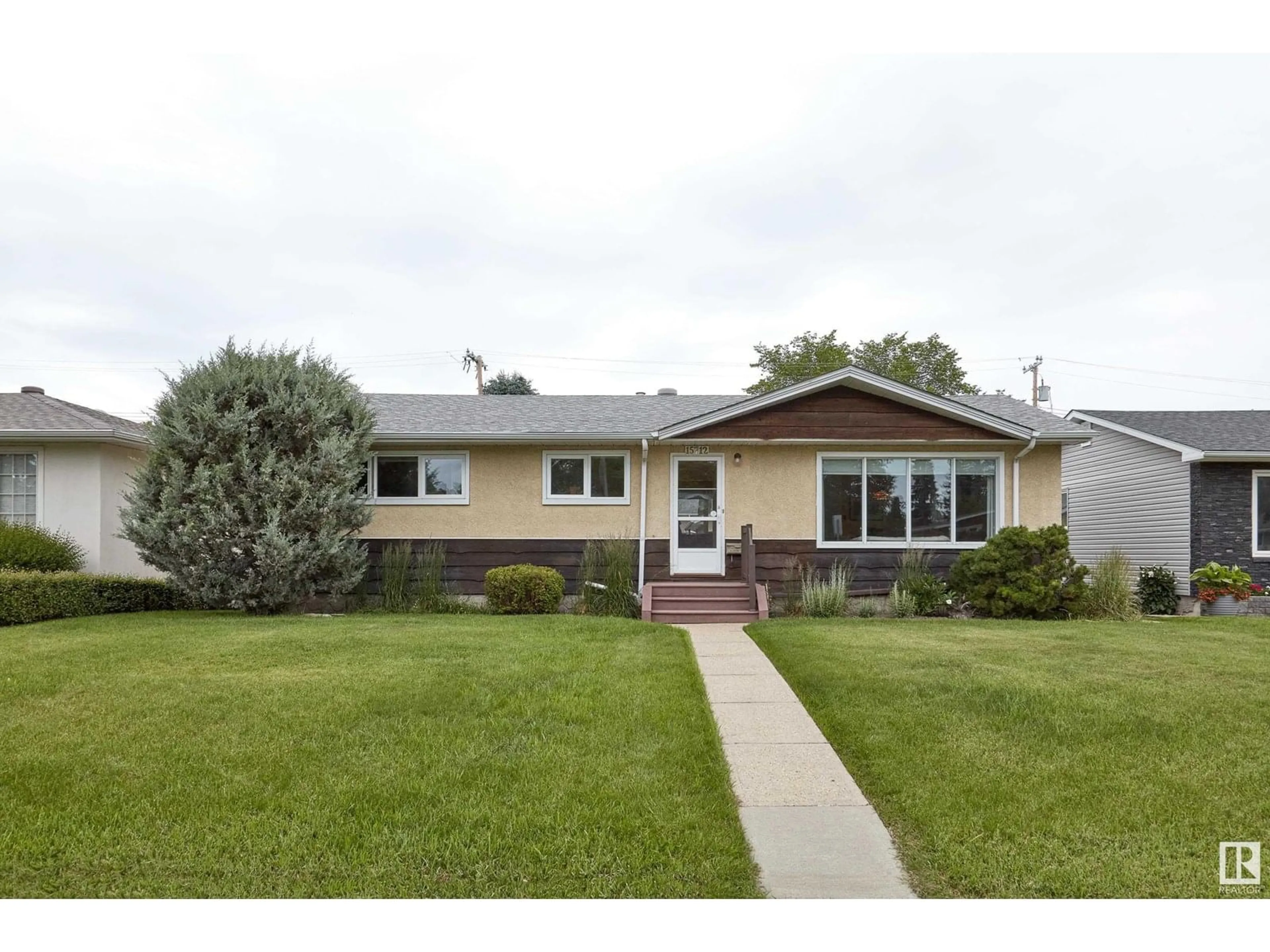 Home with vinyl exterior material, street for NW - 15712 91 AV, Edmonton Alberta T5R5A1