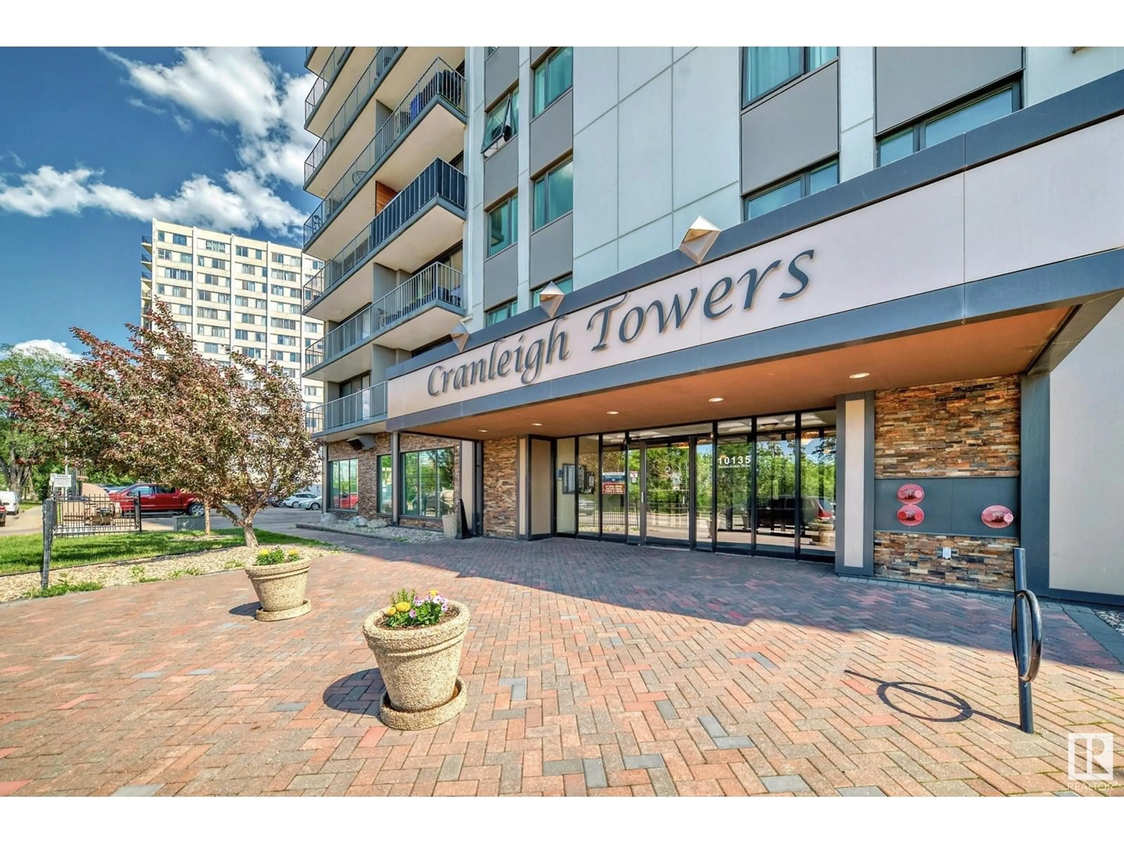 Indoor foyer for #406 - 10135 SASKATCHEWAN DR, Edmonton Alberta T6E4Y9