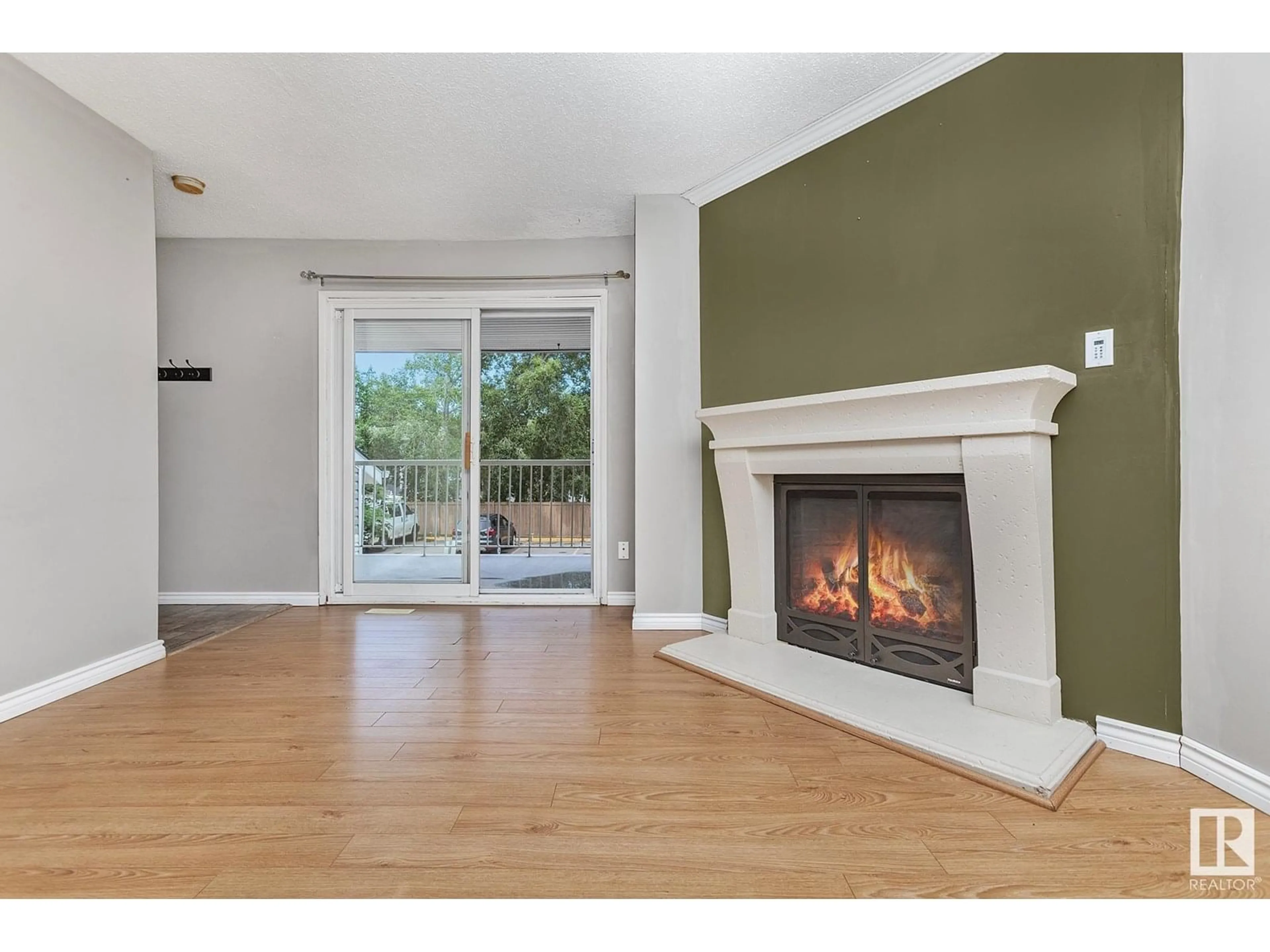 Unknown for 323 - 10404 24 AV, Edmonton Alberta T6J4J7