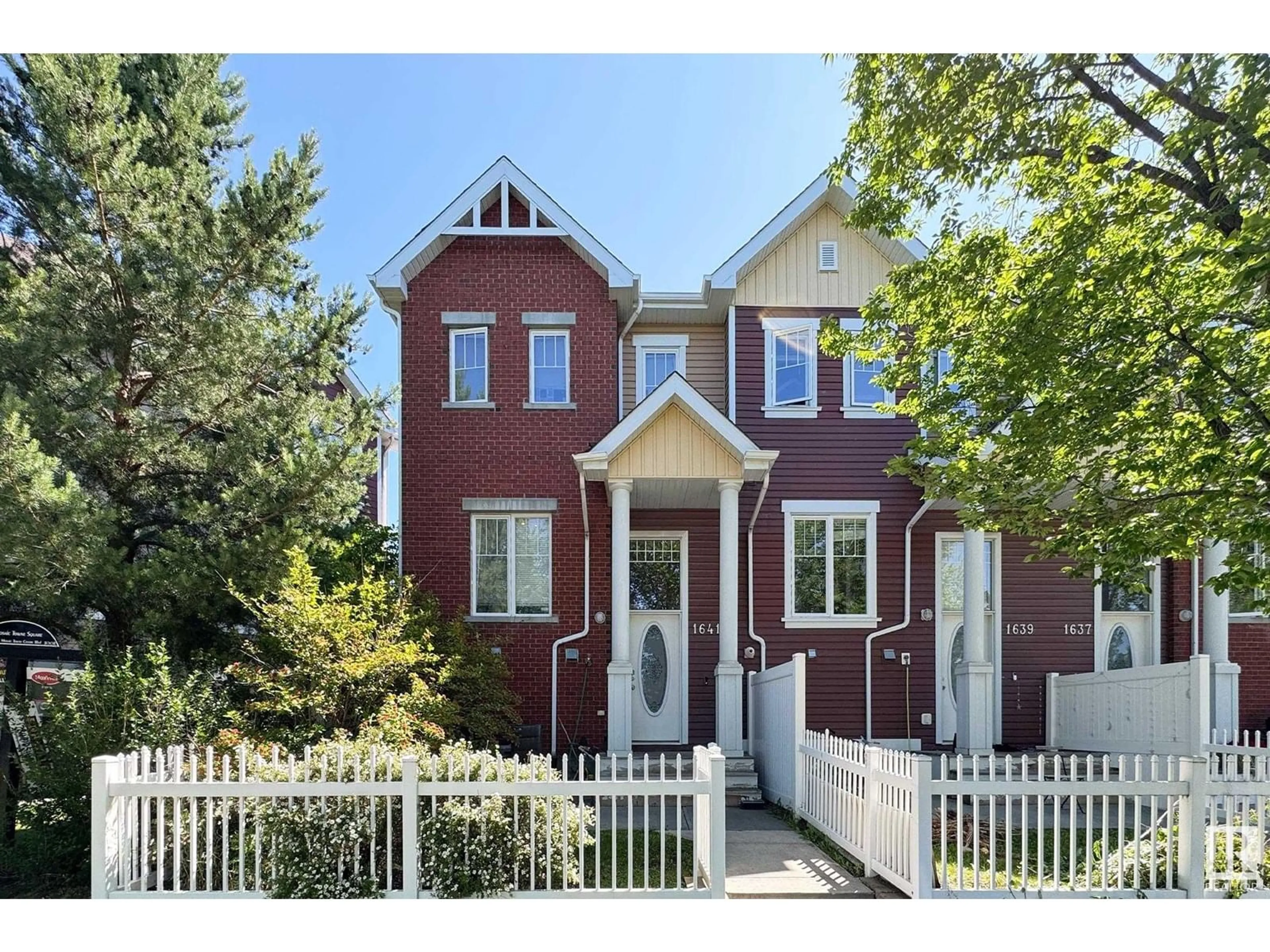Home with brick exterior material, street for 1641 TOWNE CENTRE BV, Edmonton Alberta T6R0S3