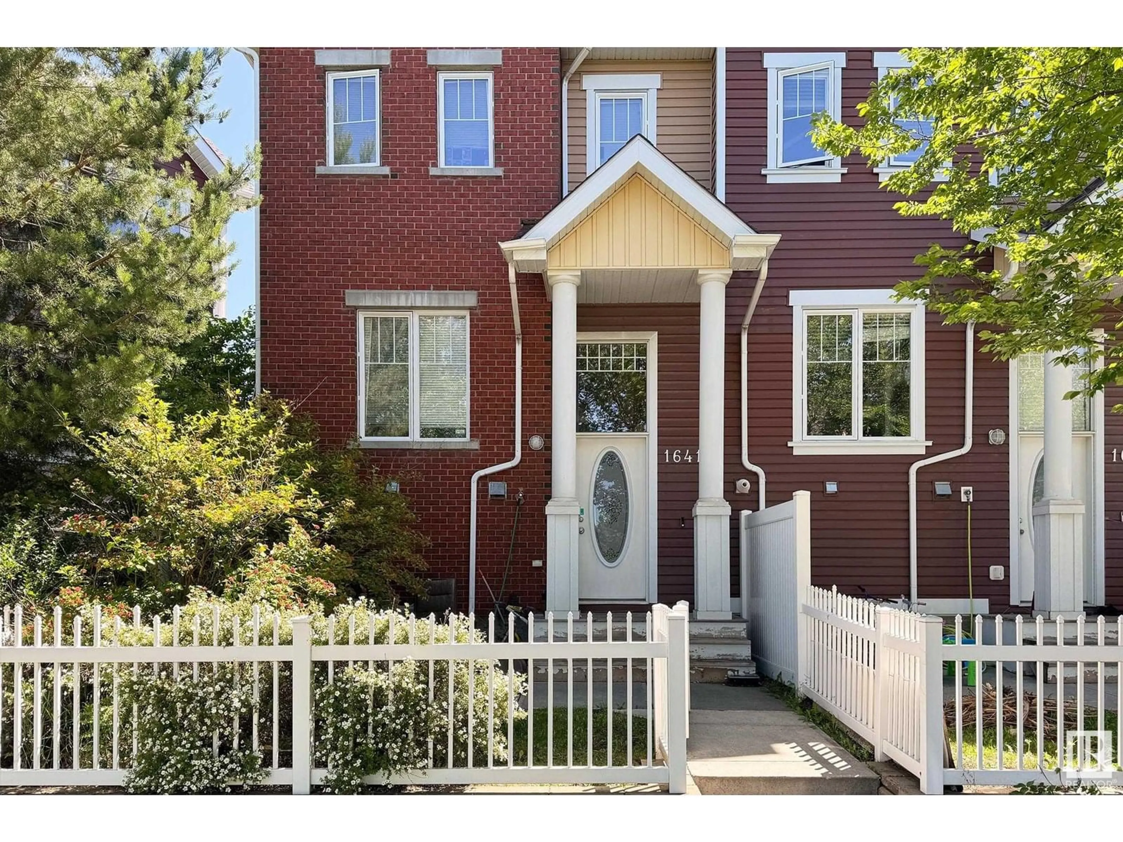 Home with brick exterior material, street for 1641 TOWNE CENTRE BV, Edmonton Alberta T6R0S3