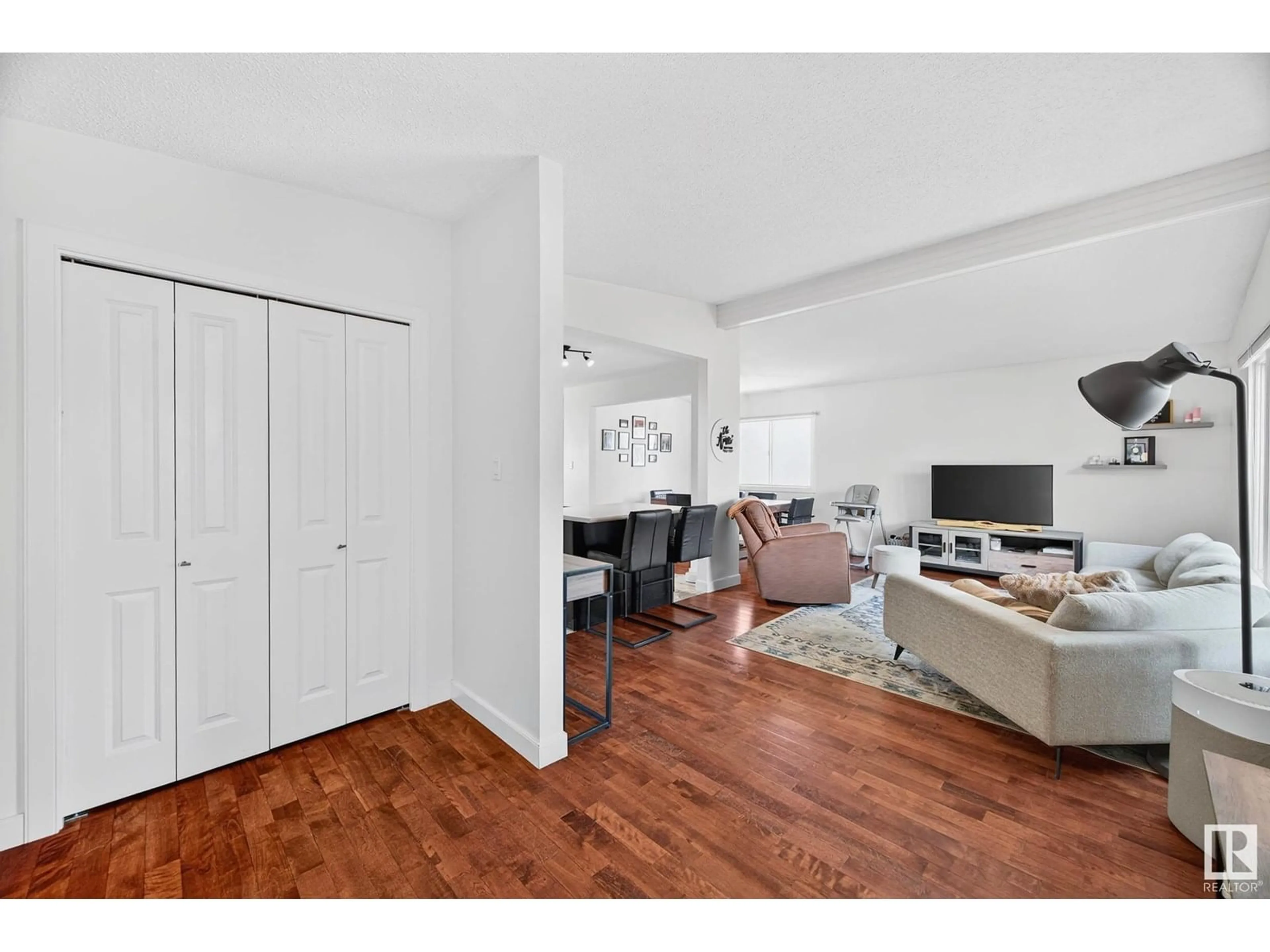 Unknown for 1006 MOYER DR, Sherwood Park Alberta T8A1E6