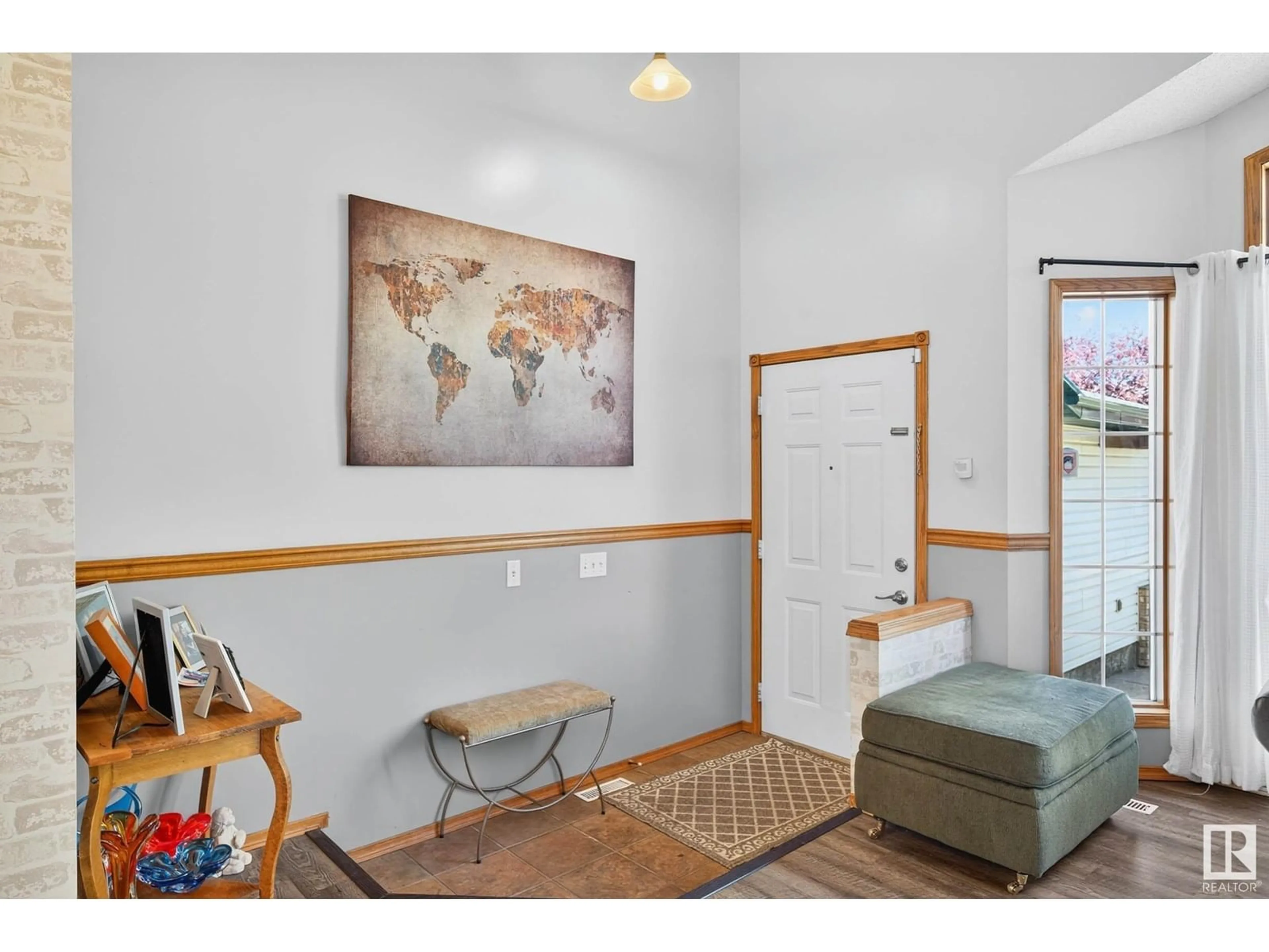 Indoor entryway for 309 JILLINGS CR, Edmonton Alberta T6L6N1