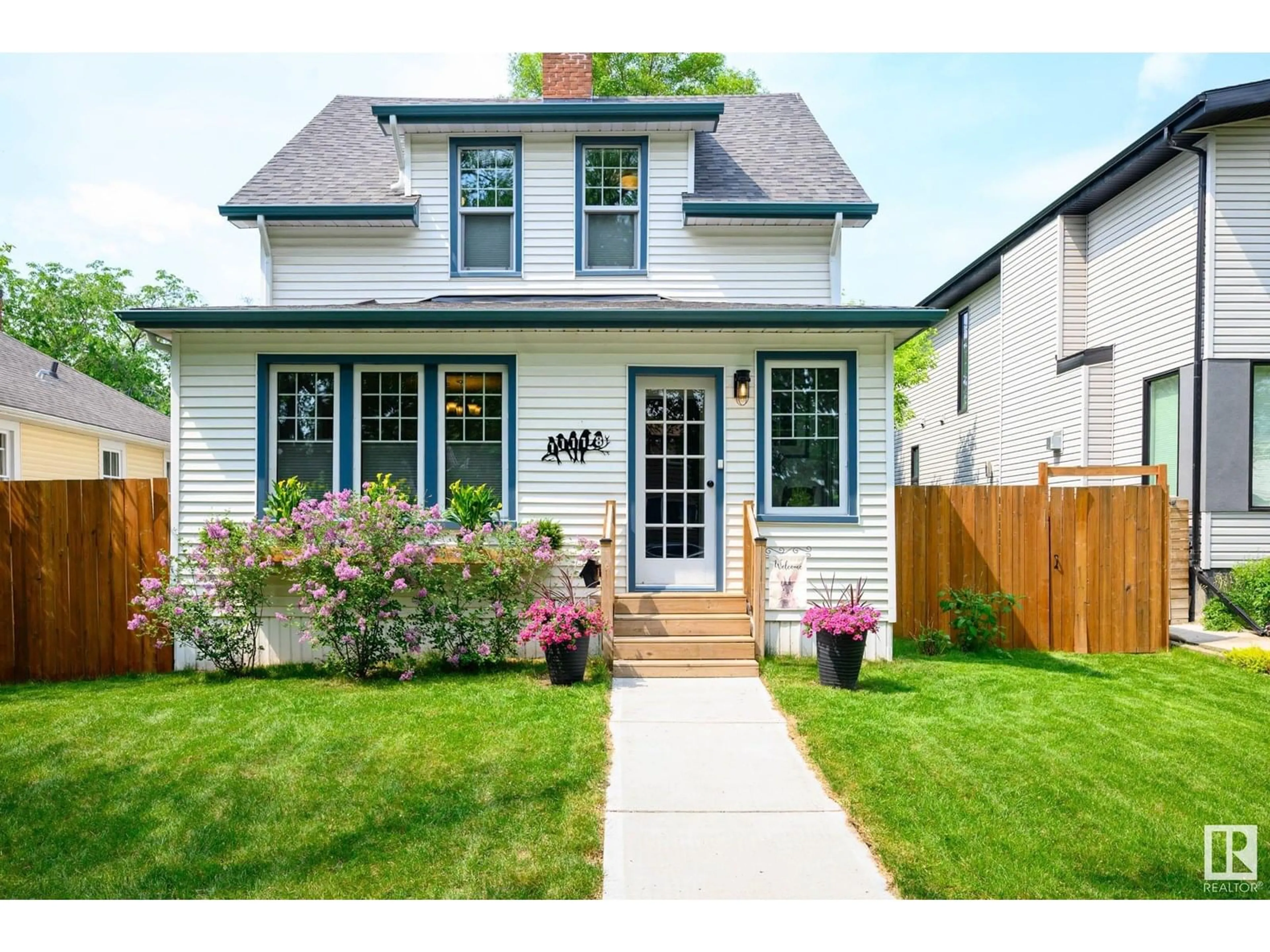Home with vinyl exterior material, street for NW - 11118 125 ST, Edmonton Alberta T5M0M3