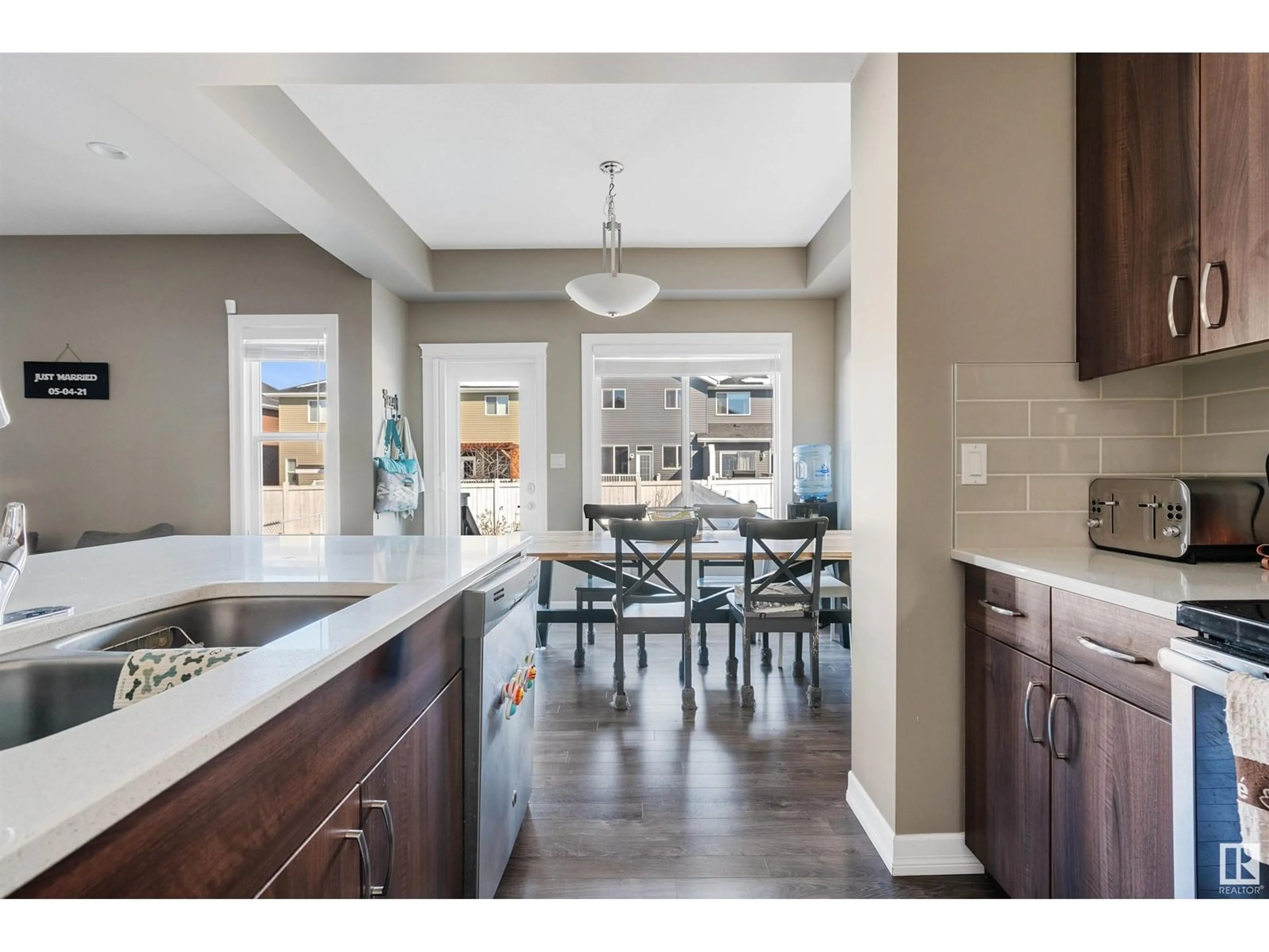 Open concept kitchen, ceramic/tile floor for 190 STURTZ BN, Leduc Alberta T9E0E6