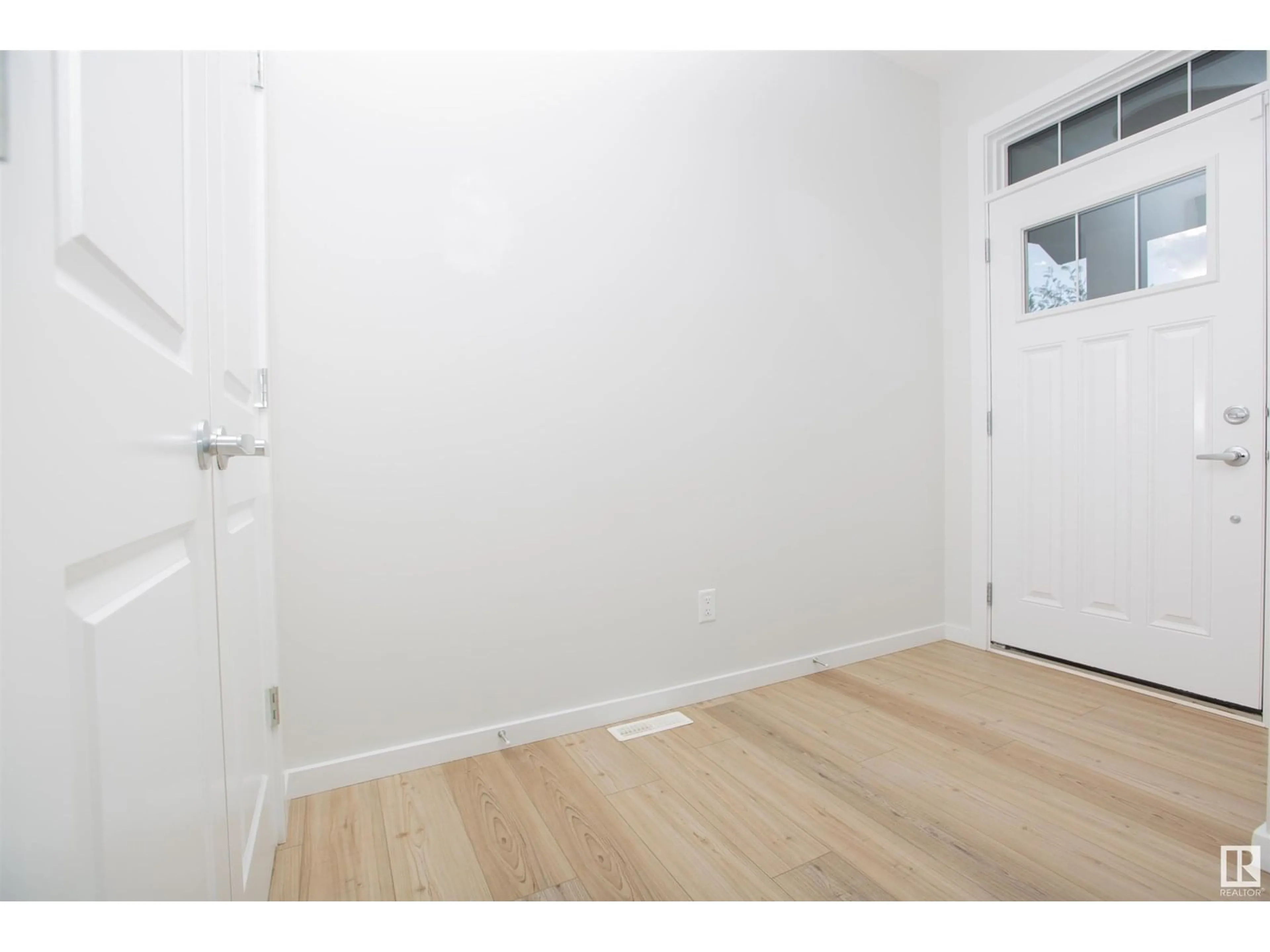 Unknown for NW - 2815 200 ST, Edmonton Alberta T6M0W8