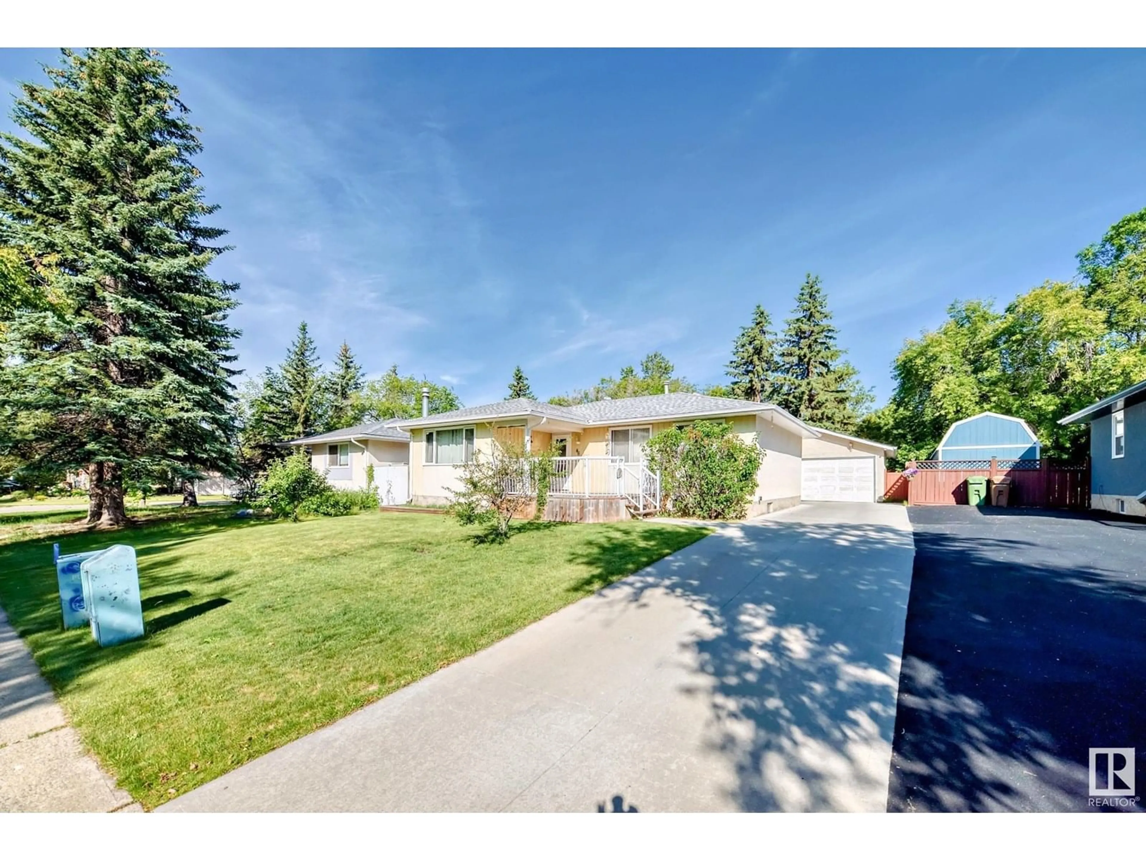A pic from outside/outdoor area/front of a property/back of a property/a pic from drone, street for 46 AMBER CR, St. Albert Alberta T8N2J1
