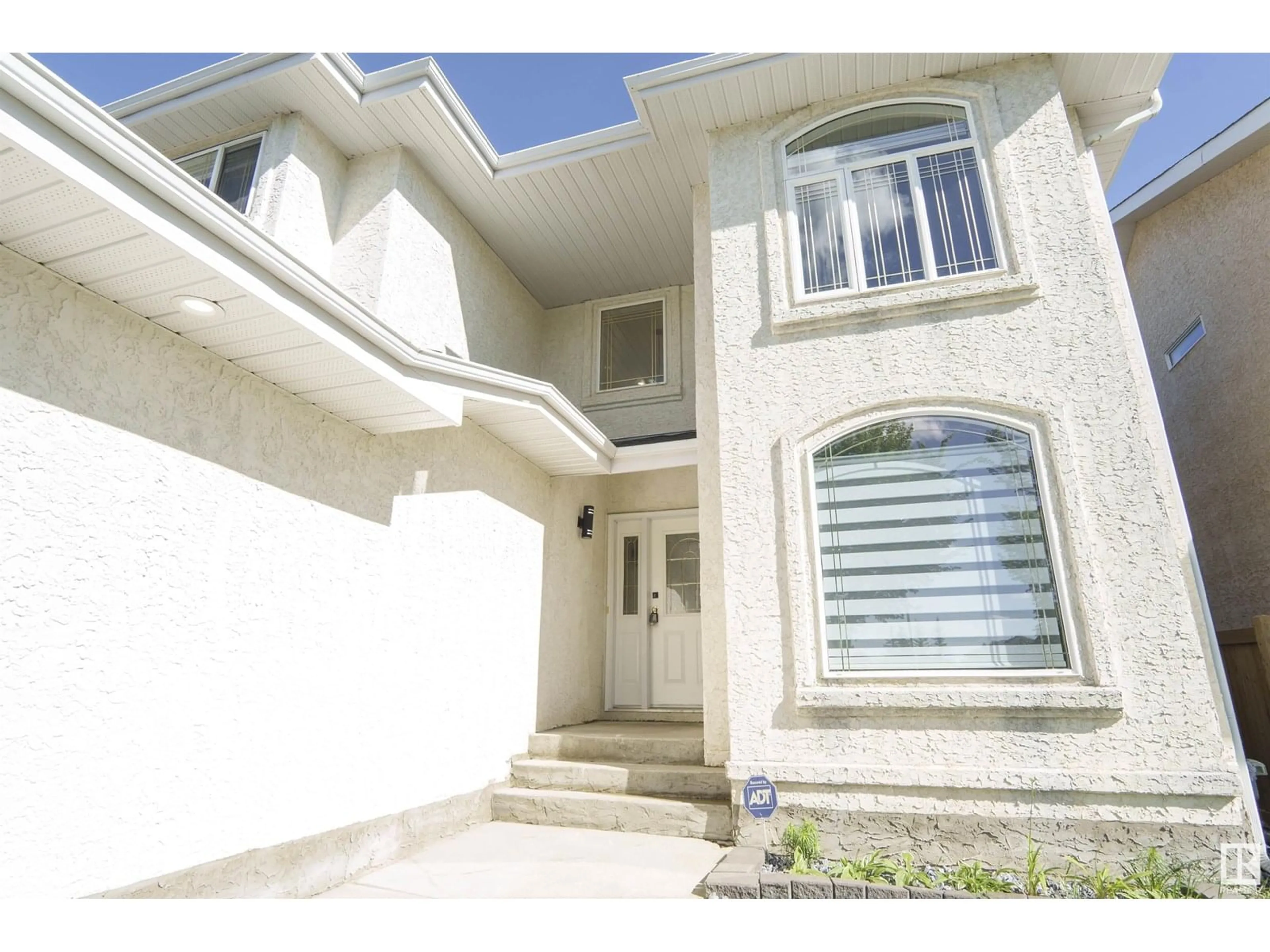 Home with vinyl exterior material, street for 370 HEATH RD, Edmonton Alberta T6R2T8