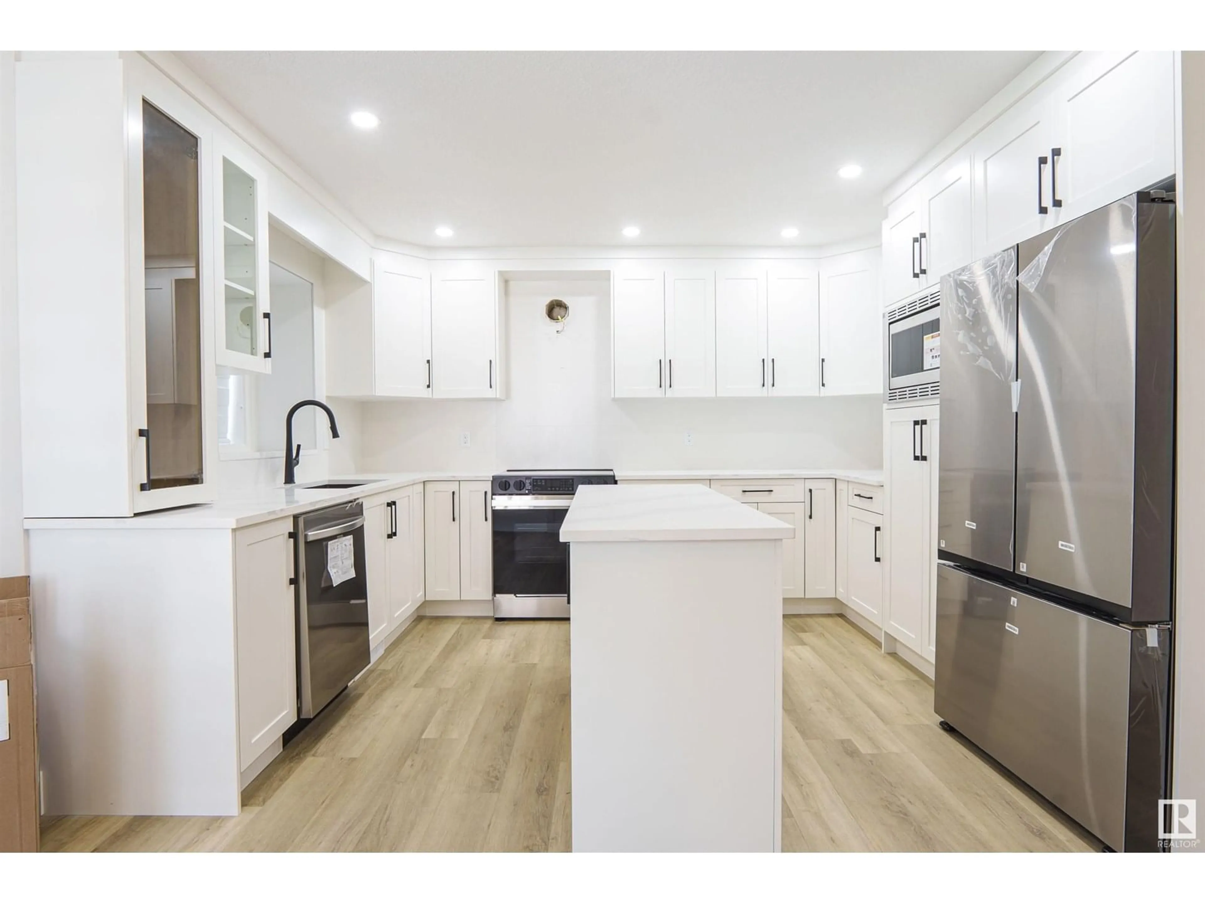 Open concept kitchen, unknown for 370 HEATH RD, Edmonton Alberta T6R2T8
